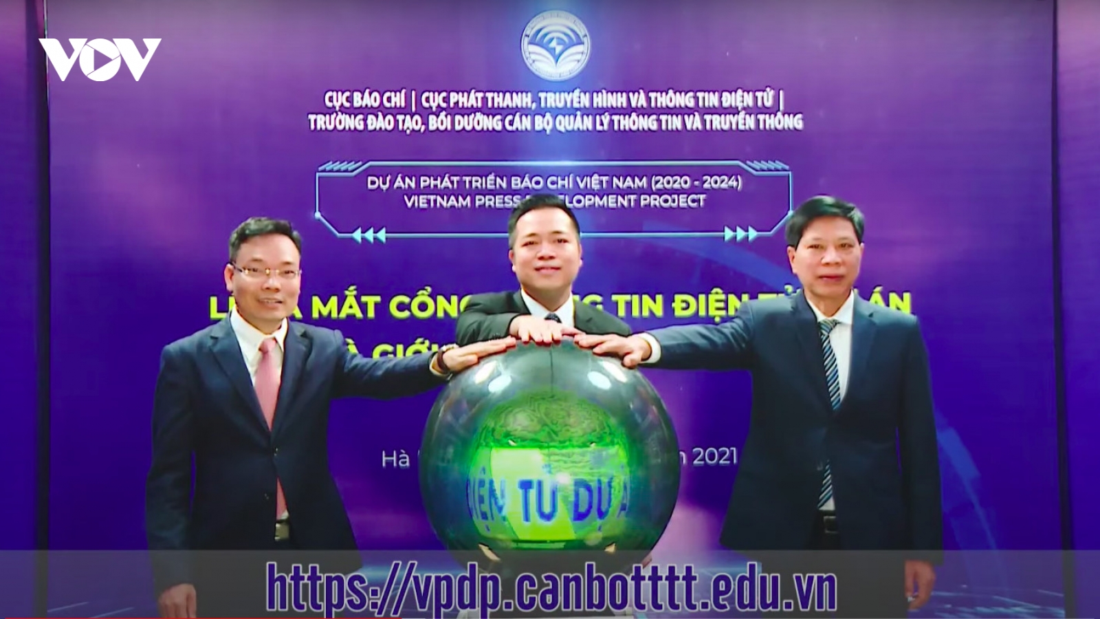 Ra mắt cổng thông tin điện tử dự án và giới thiệu sách năm 2021