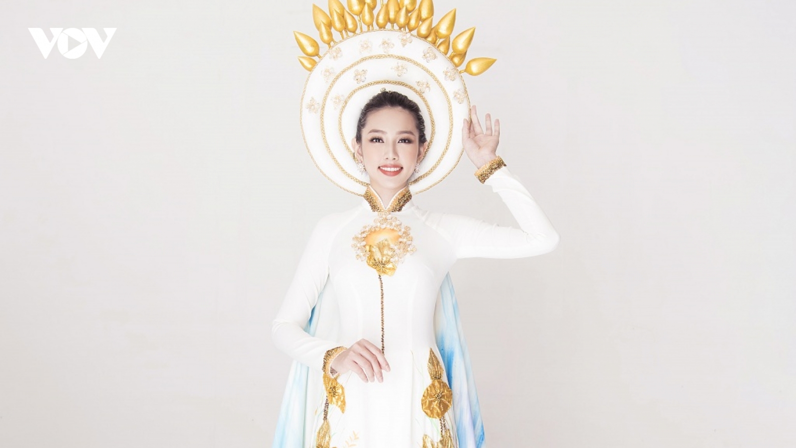 Trang phục của các đại diện Việt Nam thể hiện tính dân tộc tại đấu trường sắc đẹp 2021