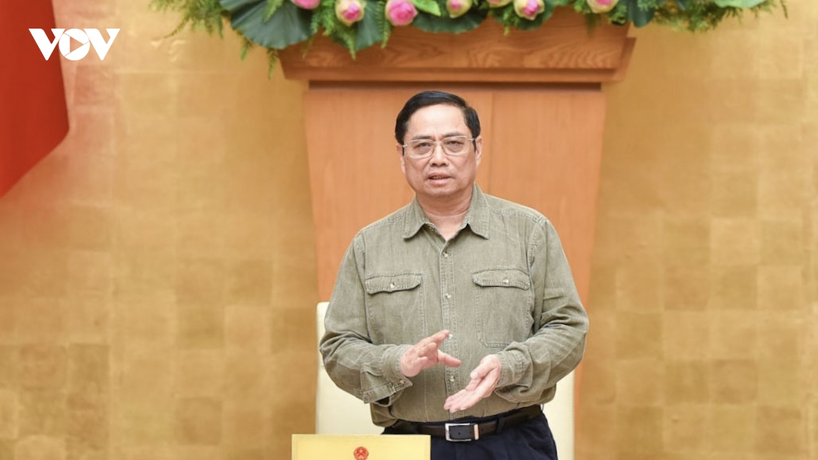 Hoàn thiện chiến lược phòng, chống Covid-19 đồng bộ với phục hồi, phát triển kinh tế