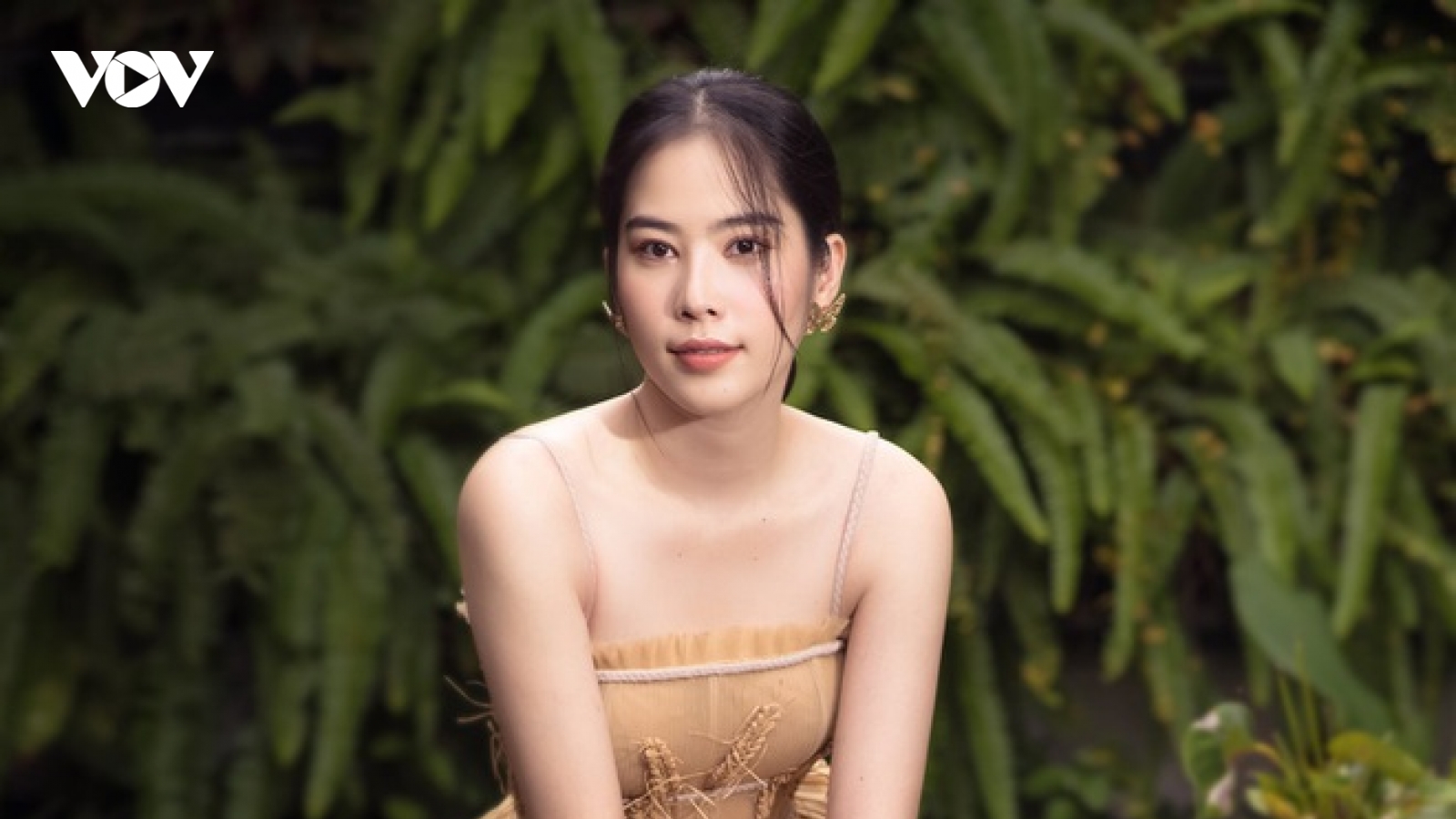 Chuyện showbiz: Nam Em phản ứng thế nào trước câu hỏi được đại gia chu cấp tiền?