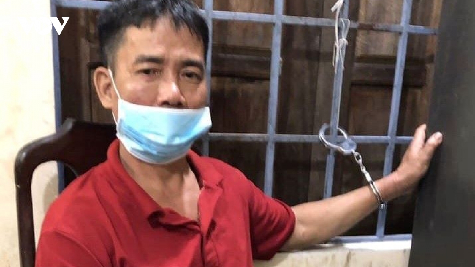 Nóng 24h: Bốn cha con cầm dao “dằn mặt” lãnh đạo xã, đâm trọng thương Đại úy công an