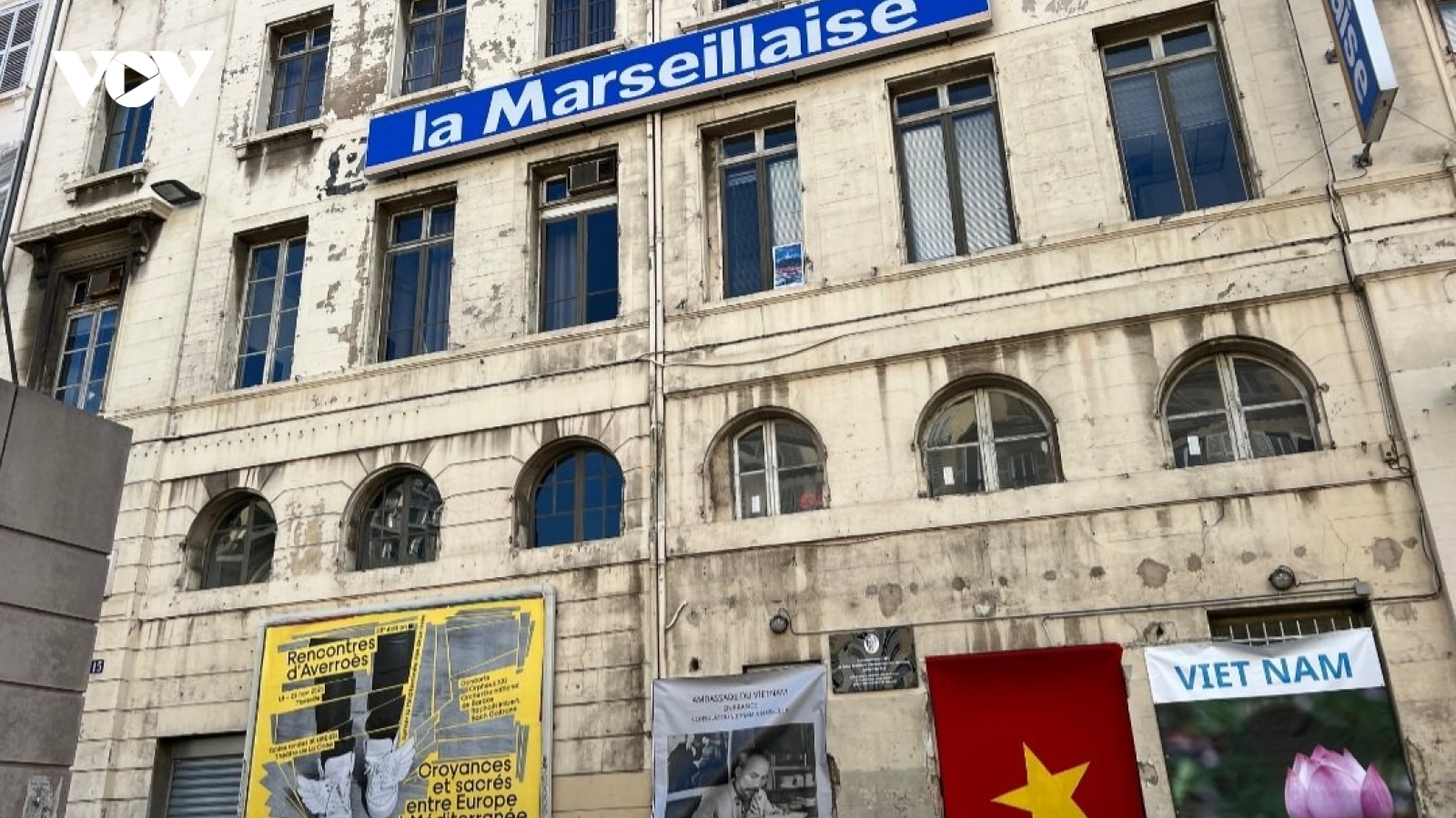 Gắn biển tưởng niệm Chủ tịch Hồ Chí Minh tại thành phố Marseille, Pháp