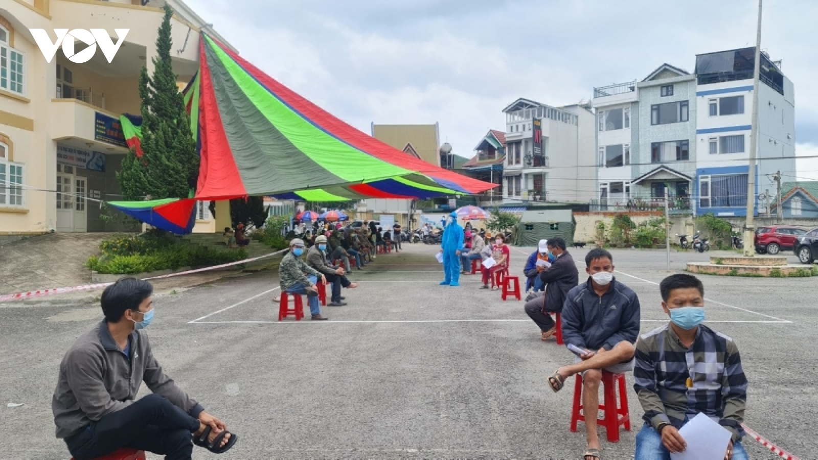 Nhiều chùm ca bệnh cộng đồng, Lâm Đồng tạm dừng một số dịch vụ để phòng Covid-19