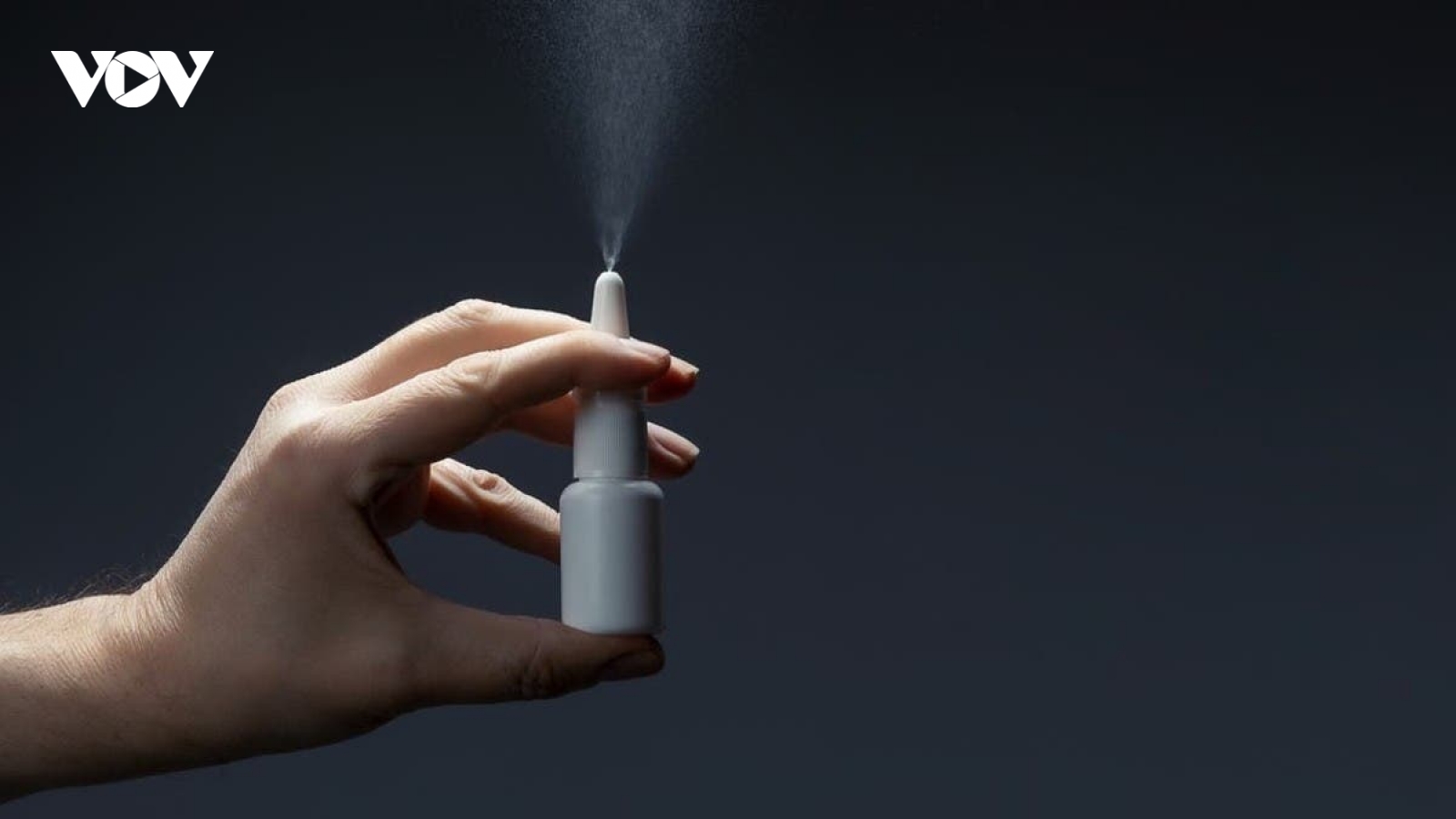 Tổng thống Nga thử nghiệm vaccine COVID-19 dạng xịt mũi