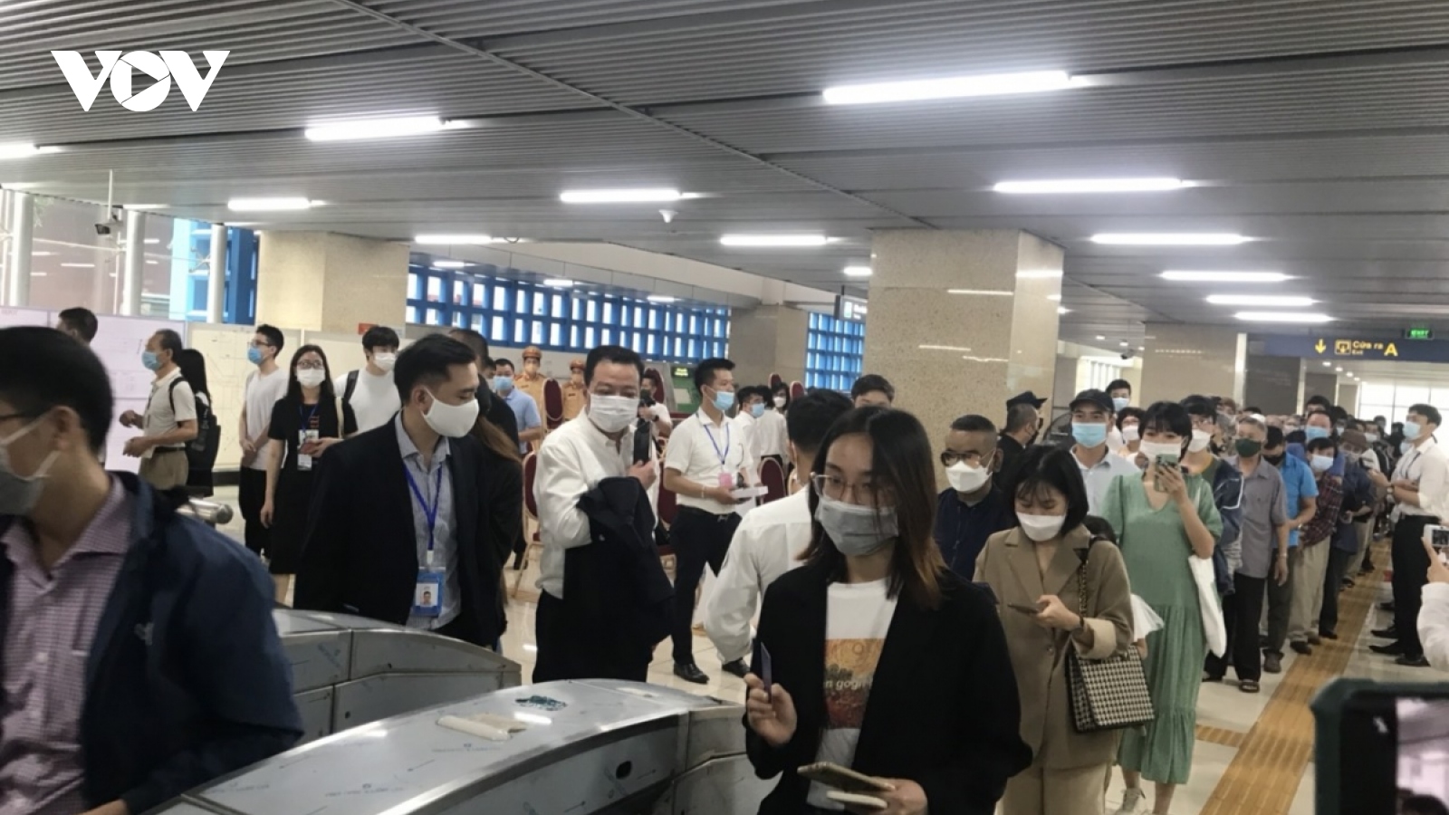 Residents eager to travel on Cat Linh - Ha Dong metro line 