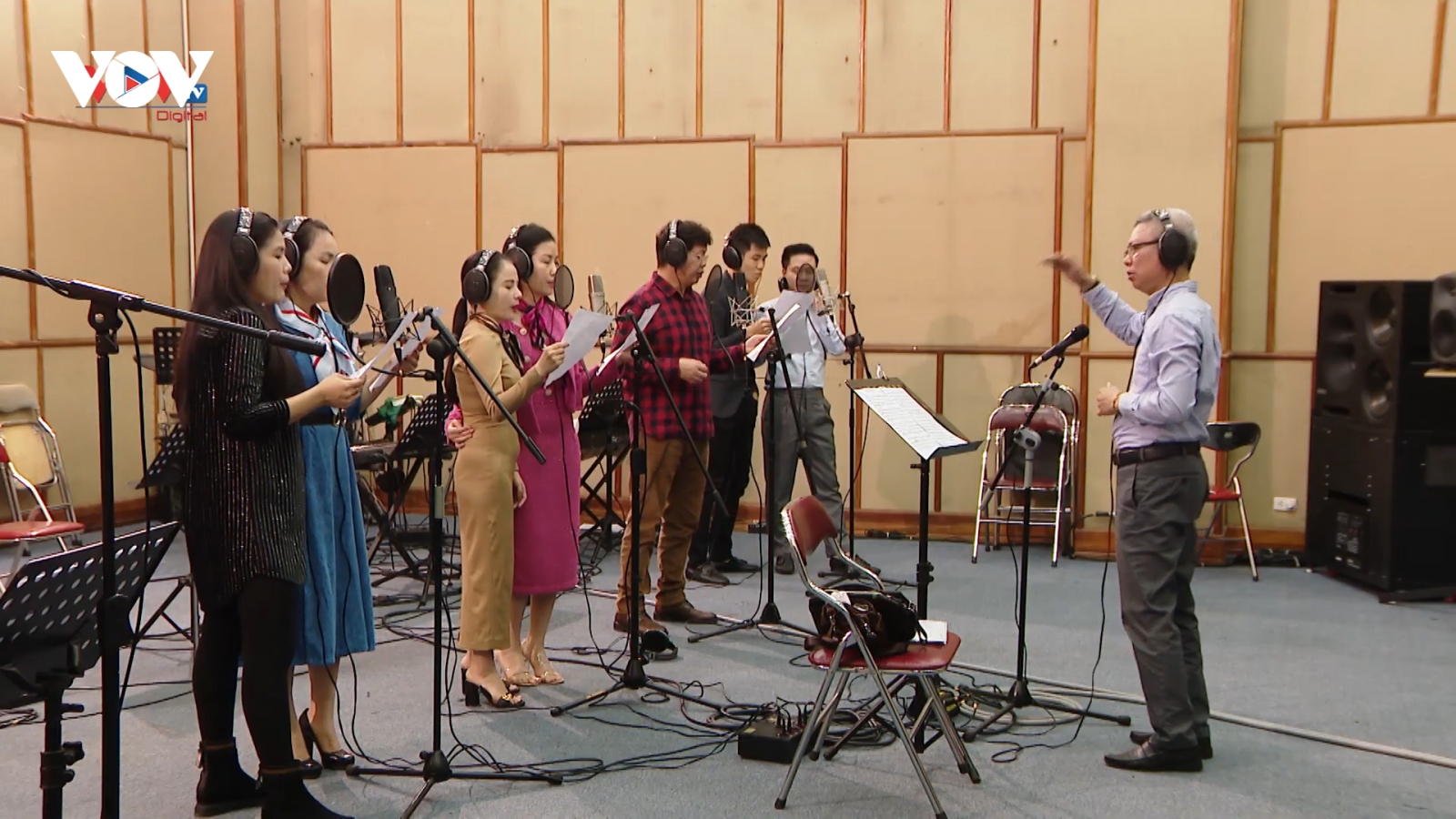 Chuẩn bị đêm công diễn và trao giải cuộc thi "Hát lên Việt Nam - Let's sing Viet Nam"