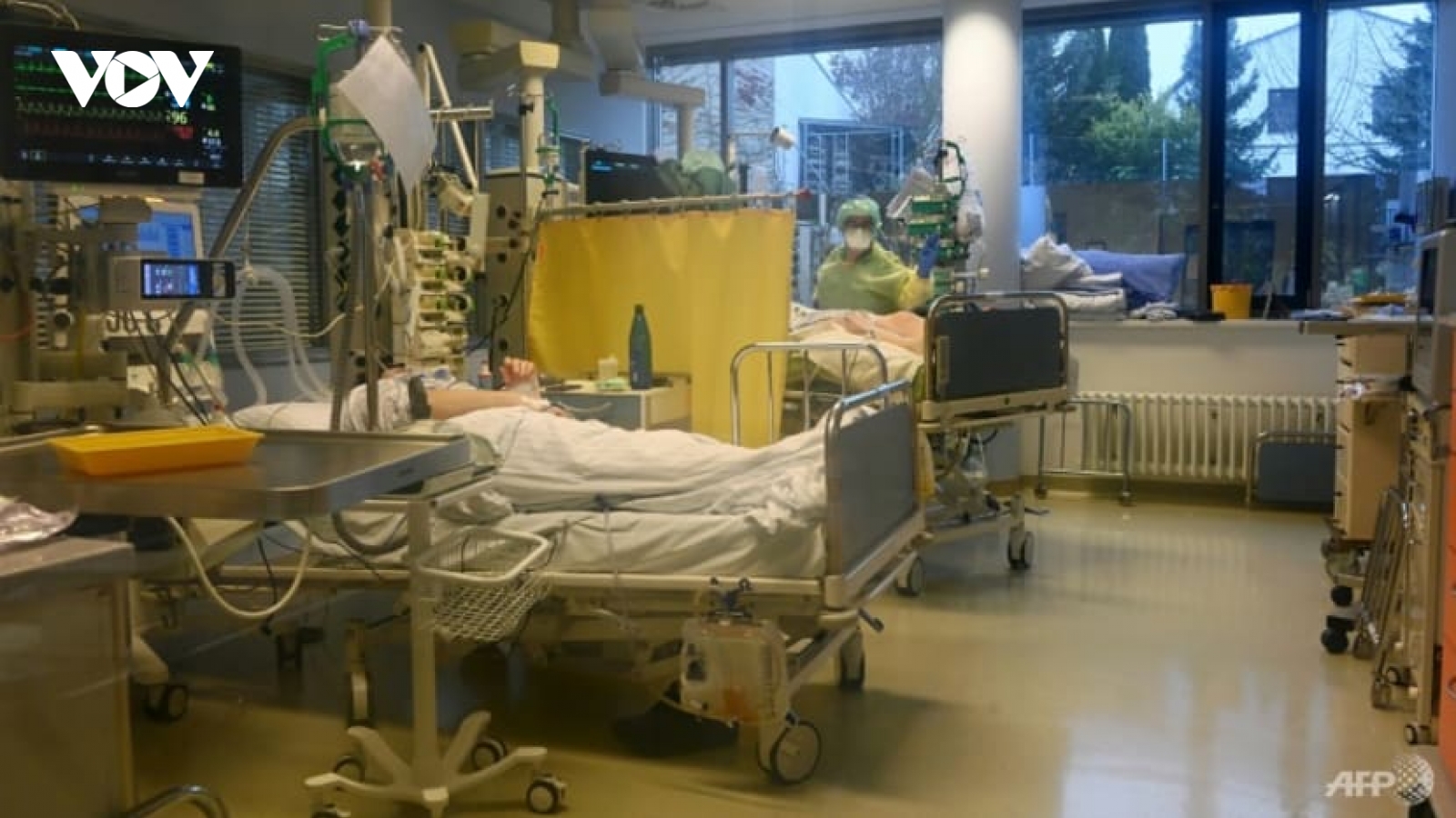 Bệnh viện quá tải, Đức phải chuyển bệnh nhân Covid-19 sang nước khác điều trị