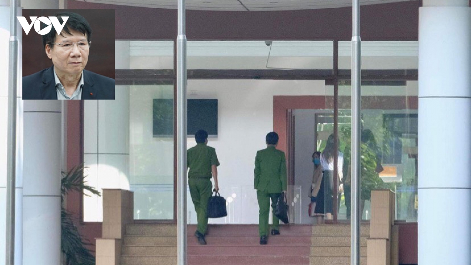 Nóng 24h: Khám xét nơi làm việc và nhà riêng Thứ trưởng Y tế Trương Quốc Cường