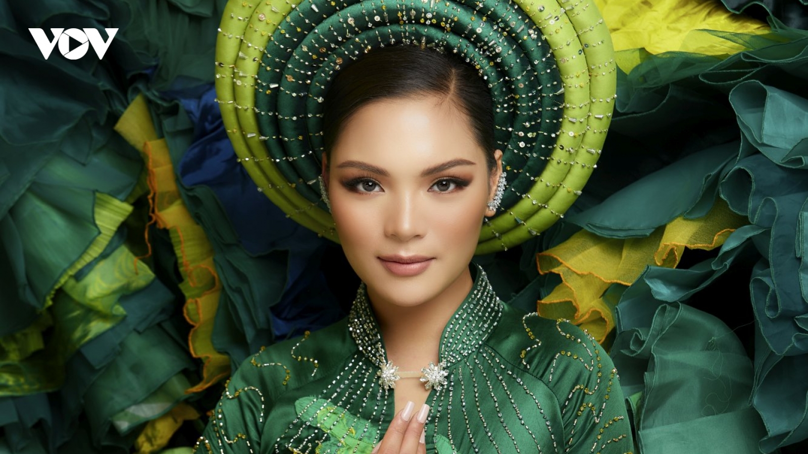 Đại diện Việt Nam chọn áo dài và thổ cẩm là trang phục dân tộc dự thi Miss Earth 2021