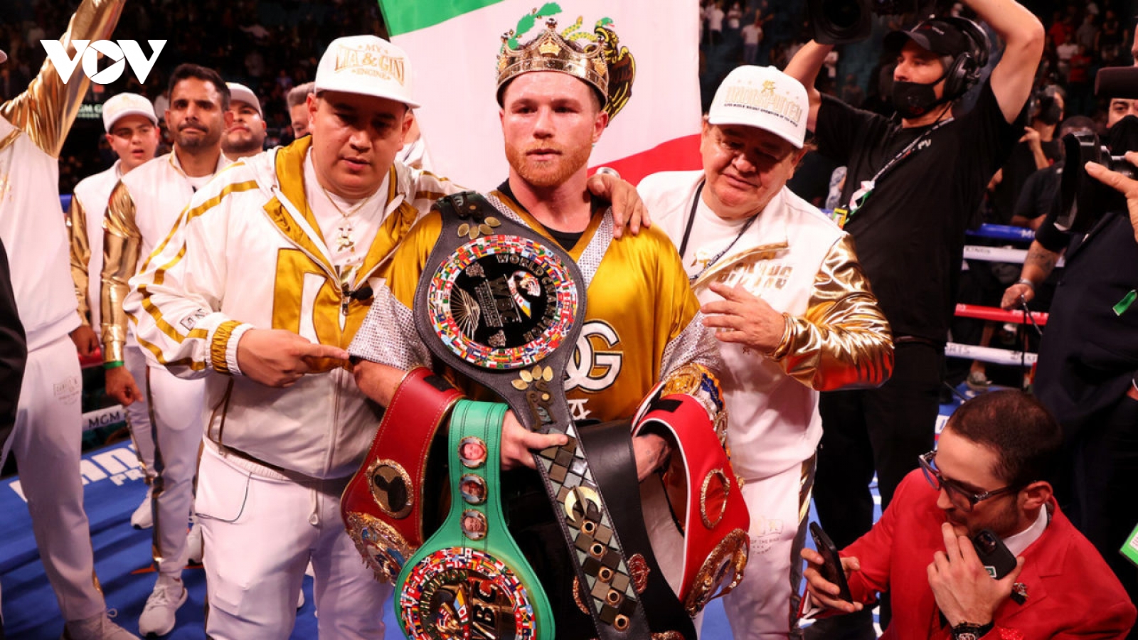 Canelo thống nhất 4 đai vô địch hạng siêu trung