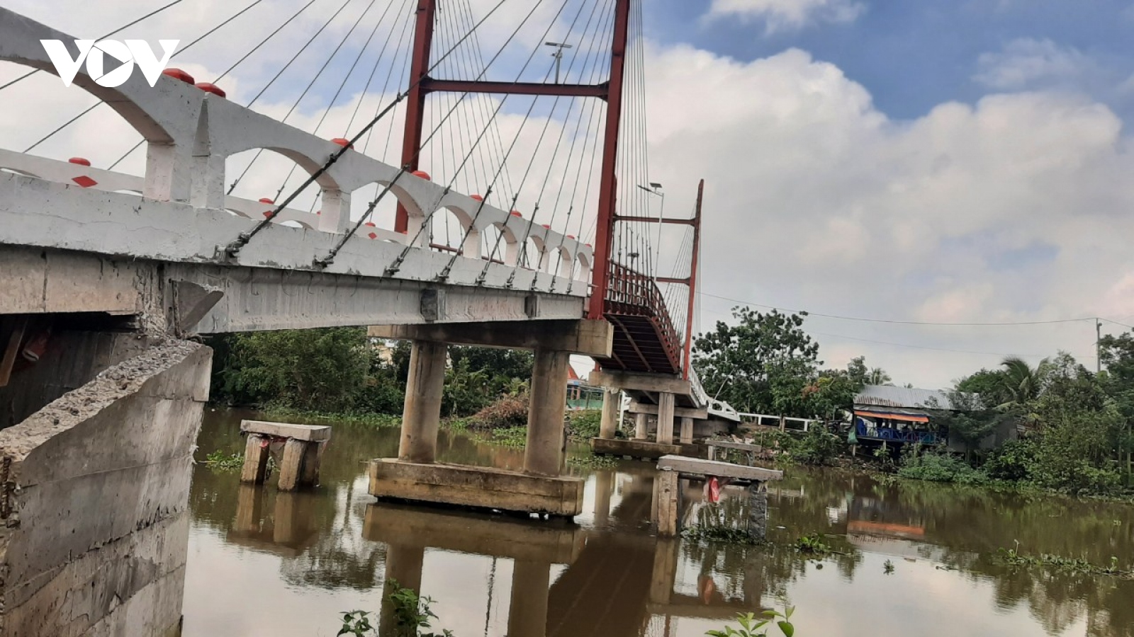 Đội xây dựng cầu từ thiện tại Tiền Giang “ăn cơm nhà, làm việc xã hội”