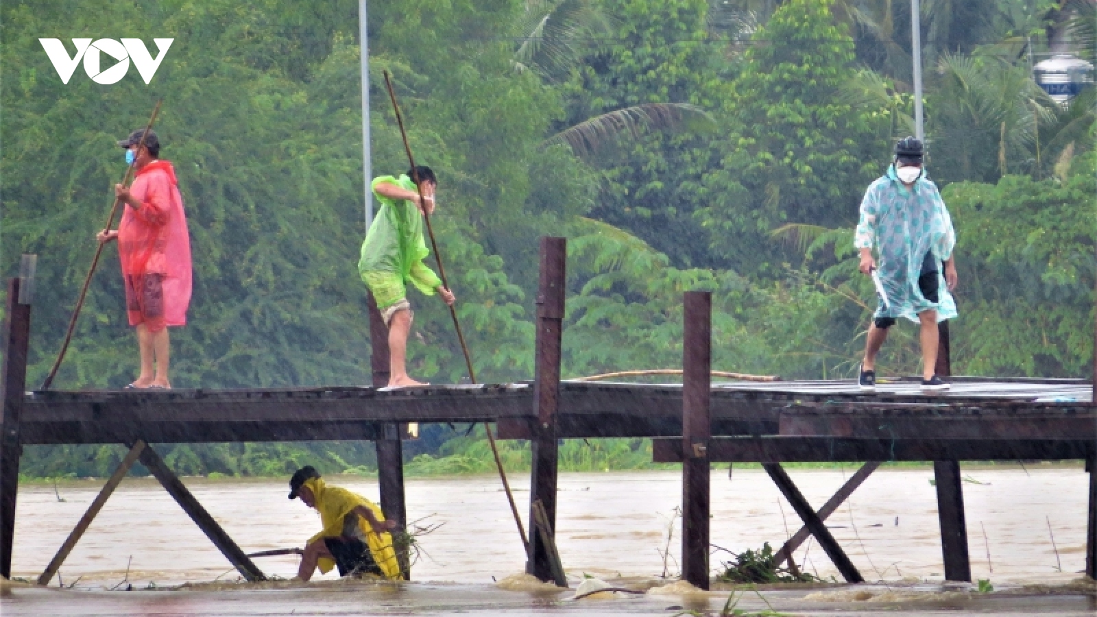 Khánh Hòa mưa to, di dời 1300 hộ dân vùng sạt lở