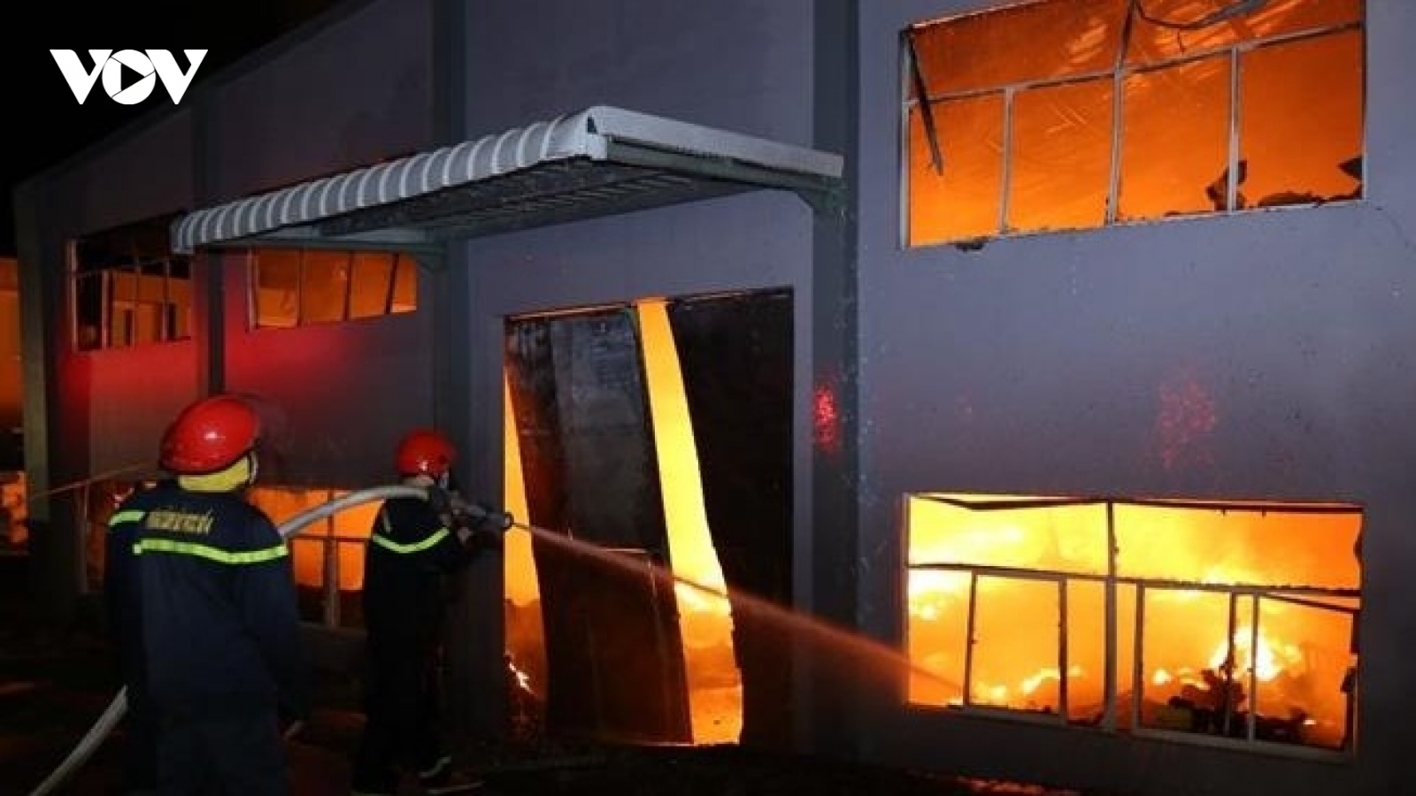 Cháy lớn trong đêm tại Khu công nghiệp Suối Tre, tỉnh Đồng Nai