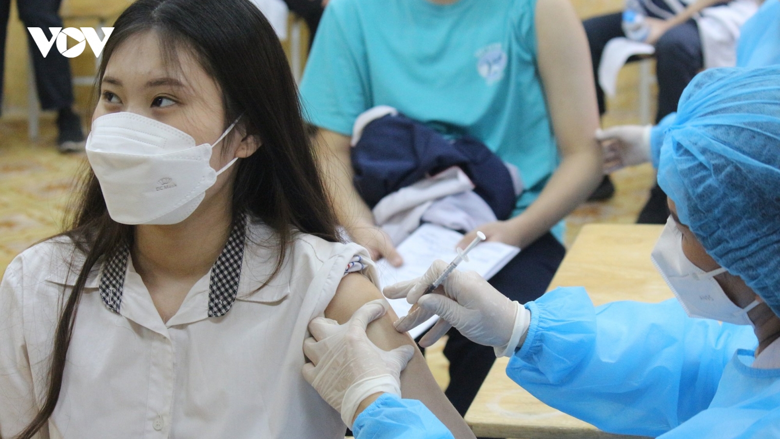 Hà Nội tiêm vaccine Covid-19 cho học sinh từ 15-17 tuổi