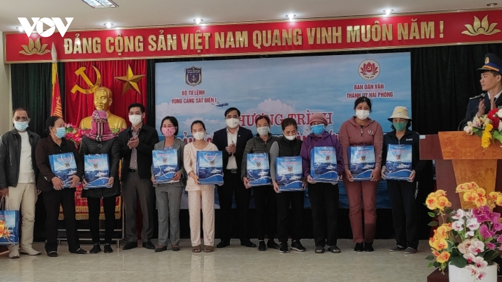 Cảnh sát biển đồng hành cùng ngư dân trong mùa dịch