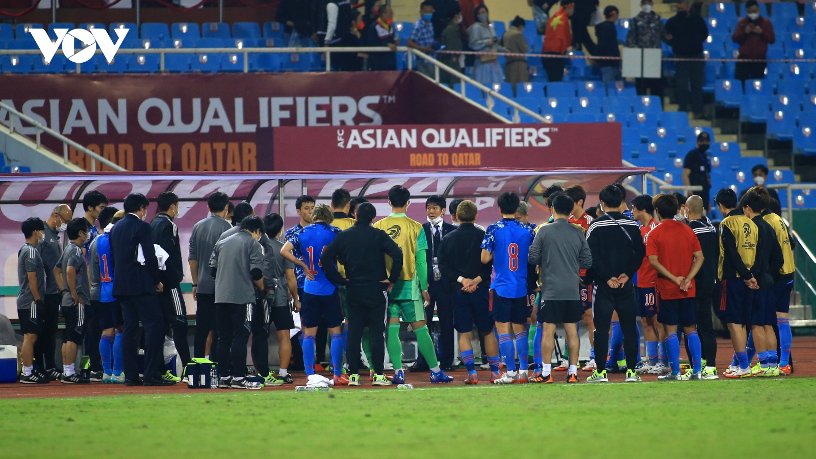 HLV ĐT Nhật Bản thực hiện điều bất ngờ sau trận thắng ĐT Việt Nam