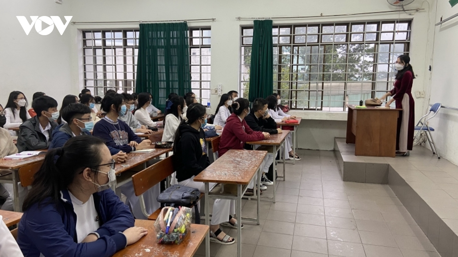 Học sinh khối 10 và 11 ở Đà Nẵng trở lại trường học