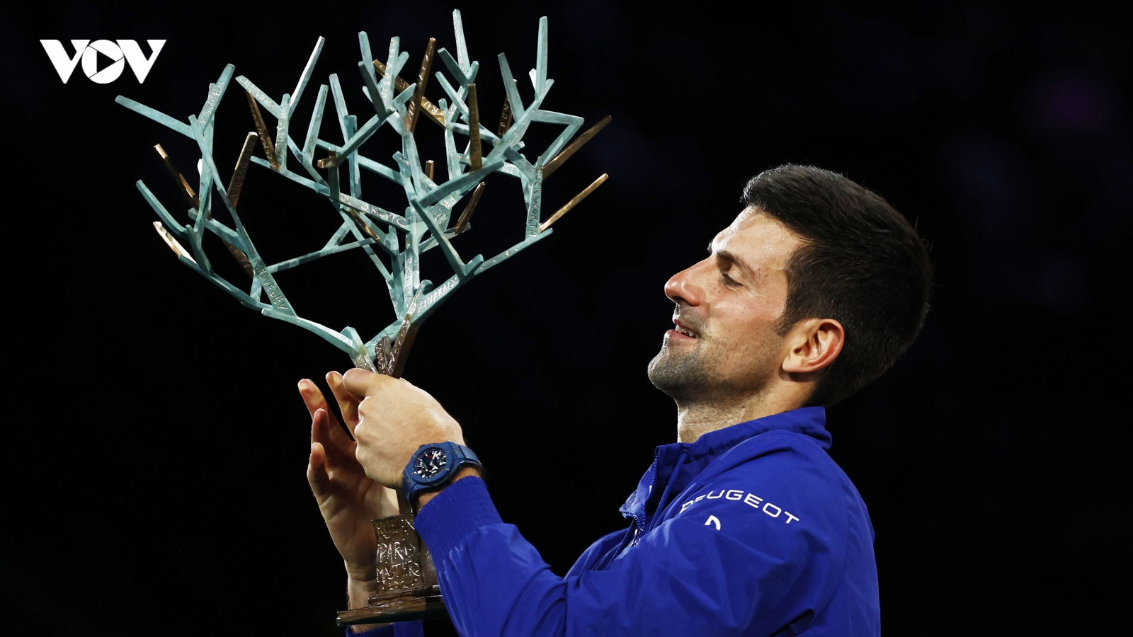 Ngược dòng hạ Medvedev, Djokovic đăng quang Paris Masters 2021