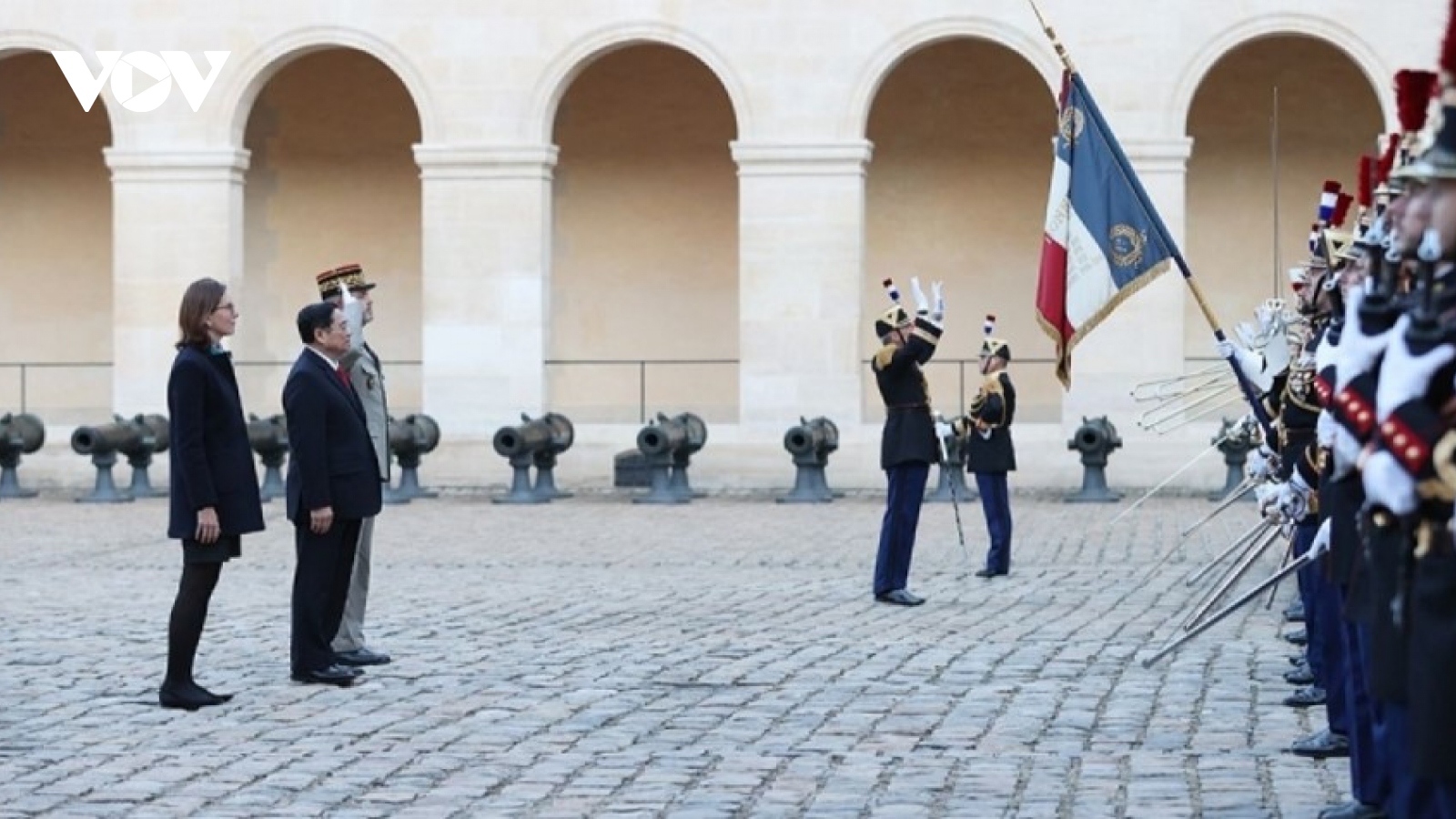 Welcome ceremony for PM Pham Minh Chinh in Paris