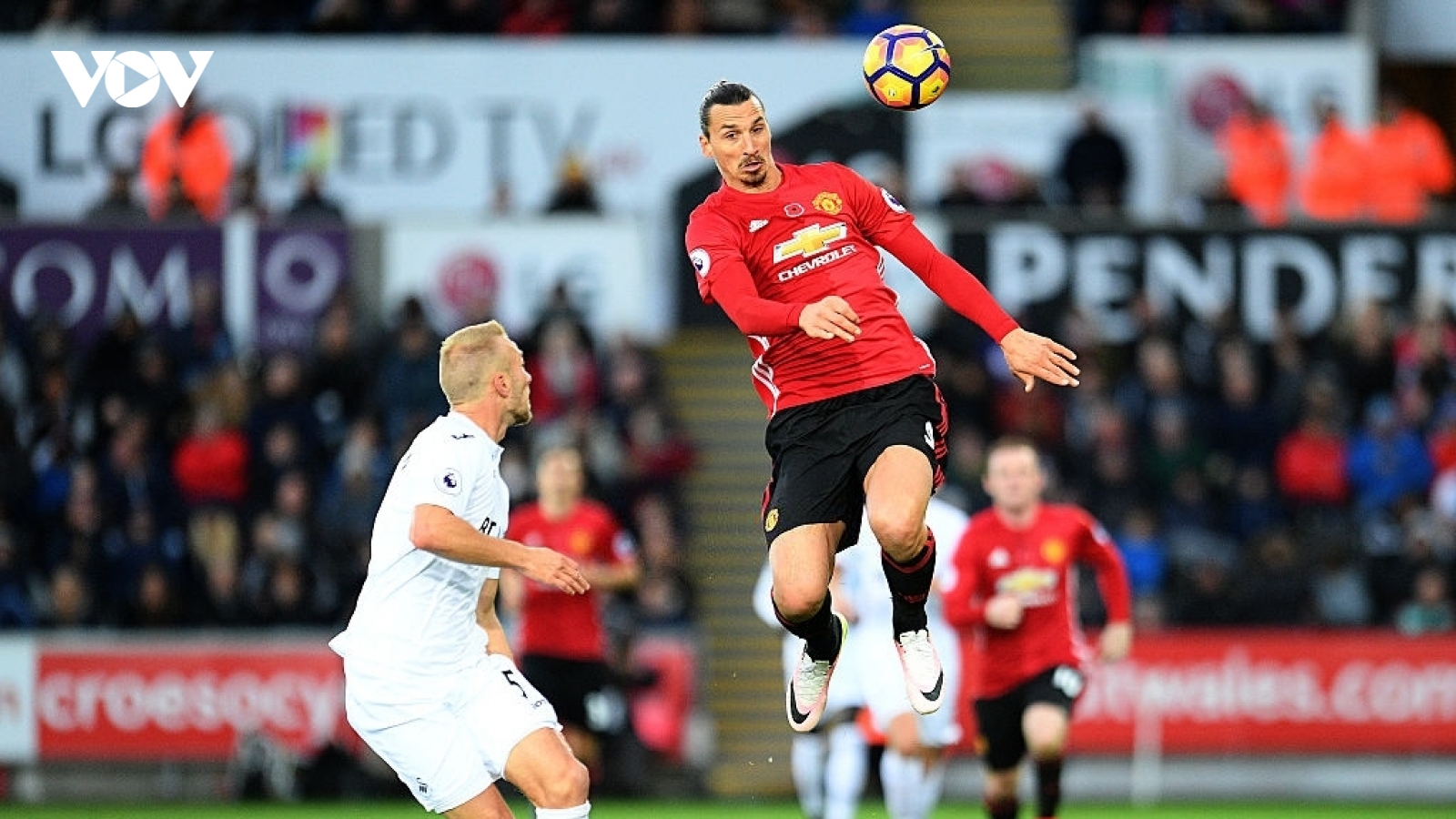 Ngày này năm xưa: Ibrahimovic ghi bàn thắng đặc biệt ở Ngoại hạng Anh