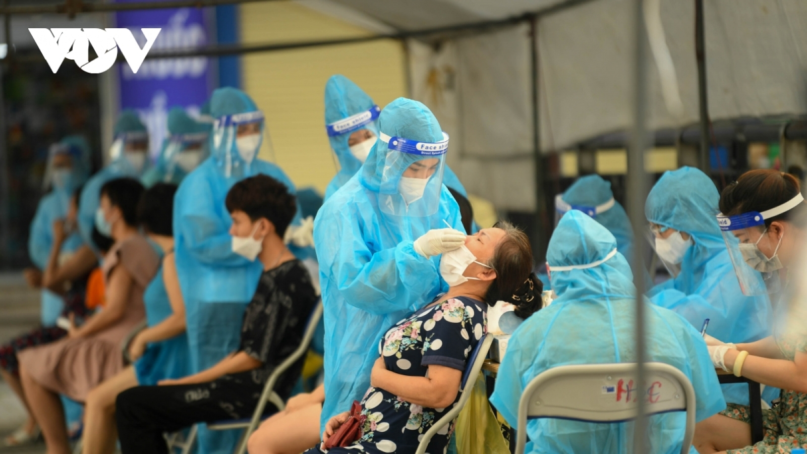 Hà Nội có thêm 250 ca mắc COVID-19, trong đó có 95 ca cộng đồng