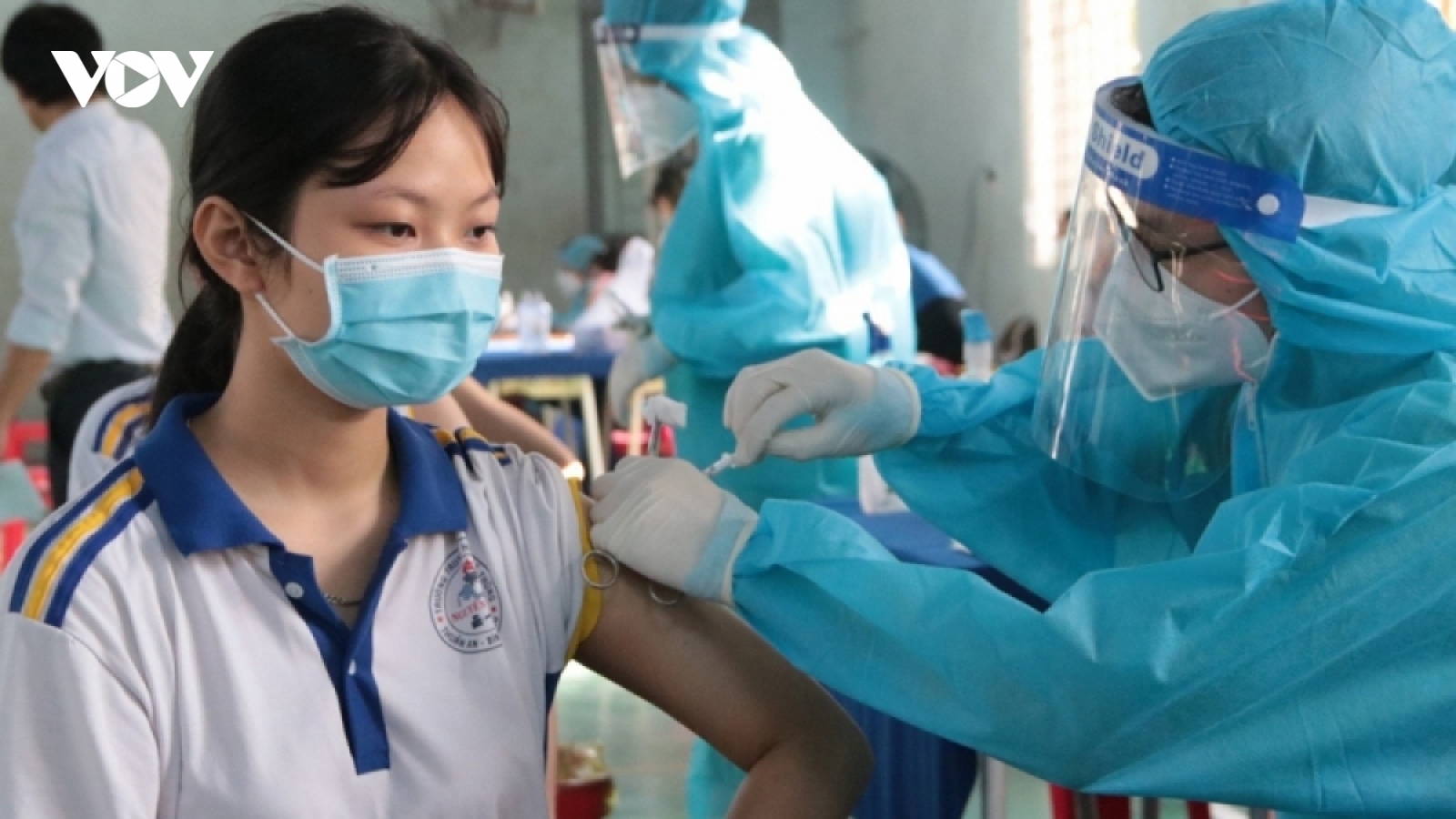 Nhiều phụ huynh vẫn băn khoăn về việc tiêm vaccine cho học sinh