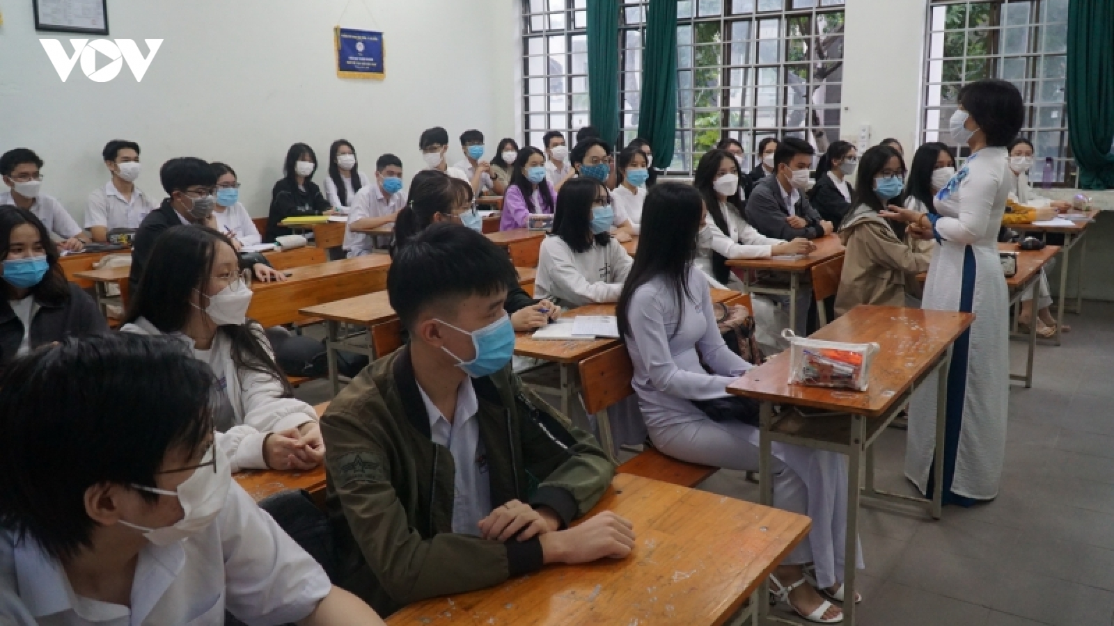 Học sinh lớp 12 ở Đà Nẵng trở lại trường học