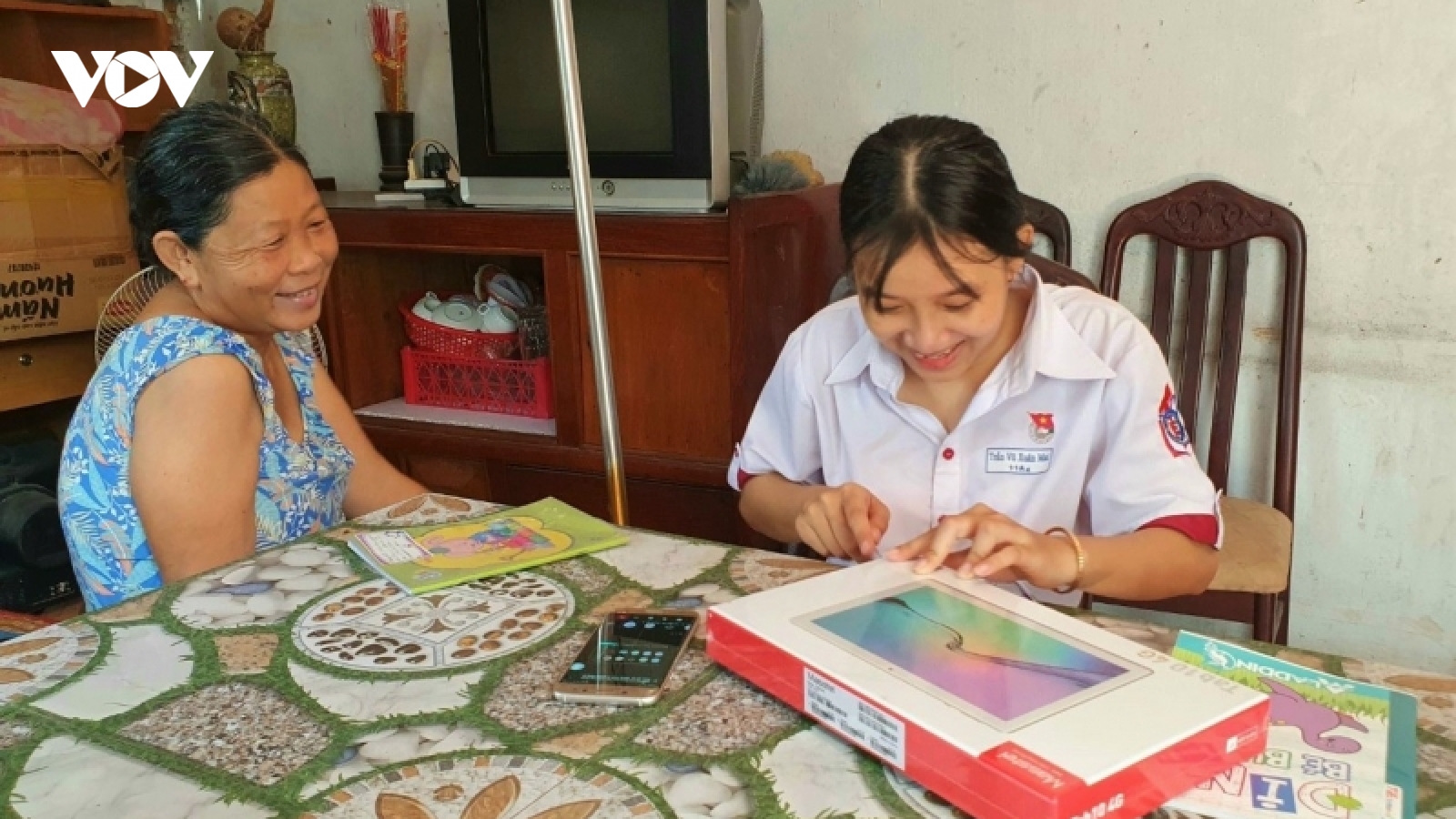 Thầy, trò Cần Thơ nỗ lực dạy và học trực tuyến