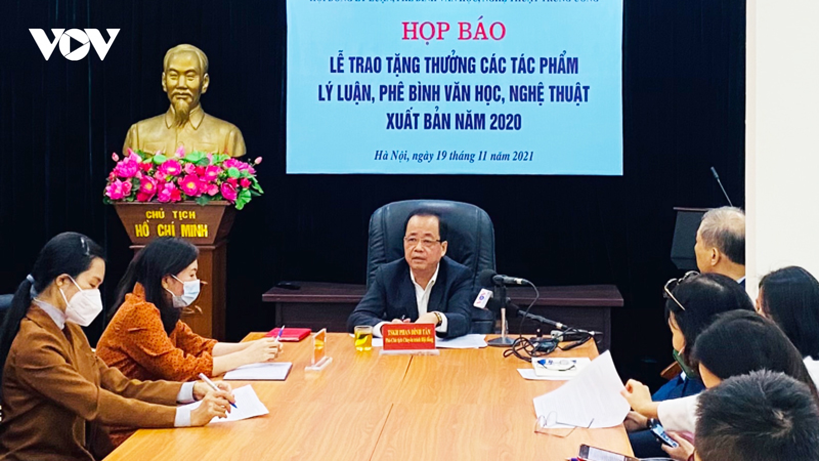 17 tác phẩm lý luận phê bình VHNT được tặng thưởng của Ban Bí thư