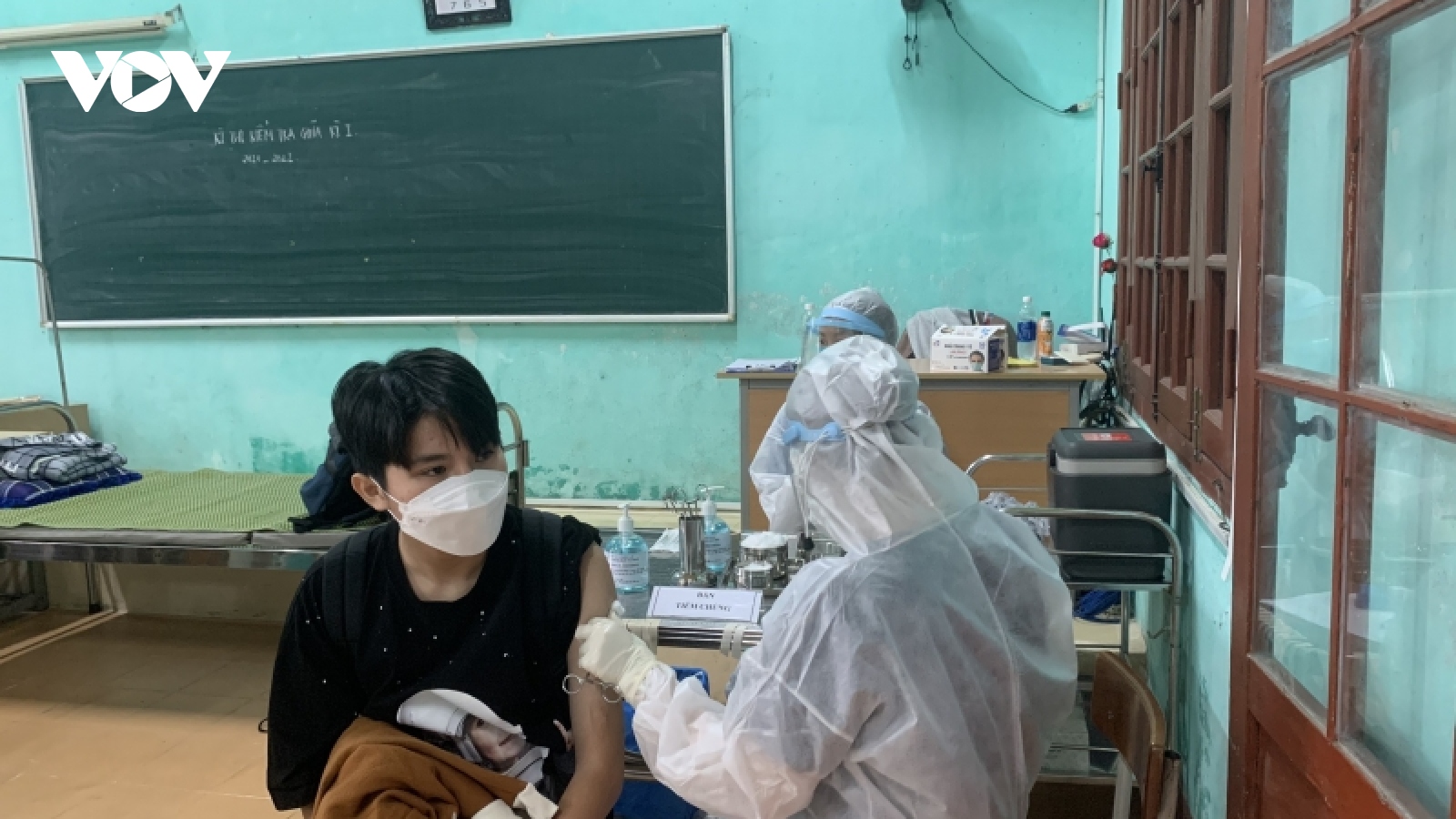 Các tỉnh Thừa Thiên Huế, Kon Tum triển khai tiêm vaccine COVID-19 cho trẻ từ 12-18 tuổi