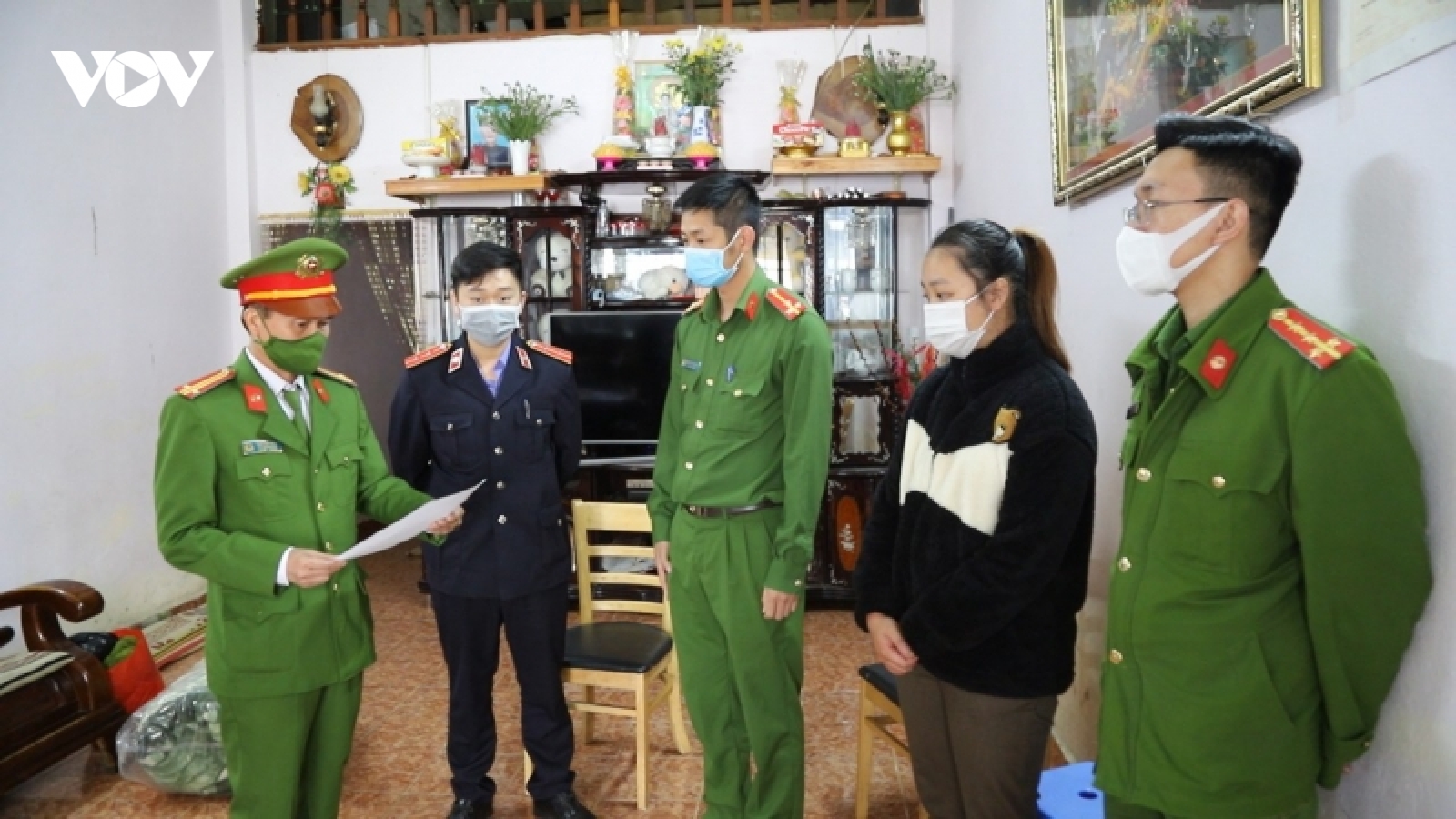 Bắt tạm giam 3 phụ nữ đóng giả ‘cò’ đất lừa đảo chiếm đoạt hơn 13 tỷ đồng