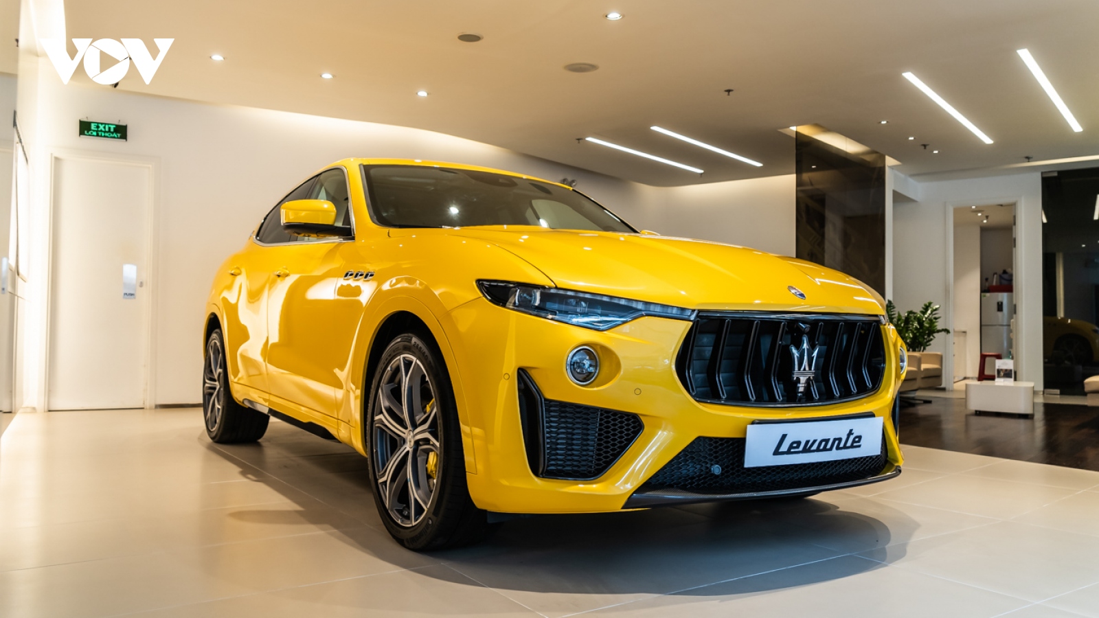 Ảnh chi tiết Maserati Levante Trofeo với màu sơn trị giá 600 triệu đồng