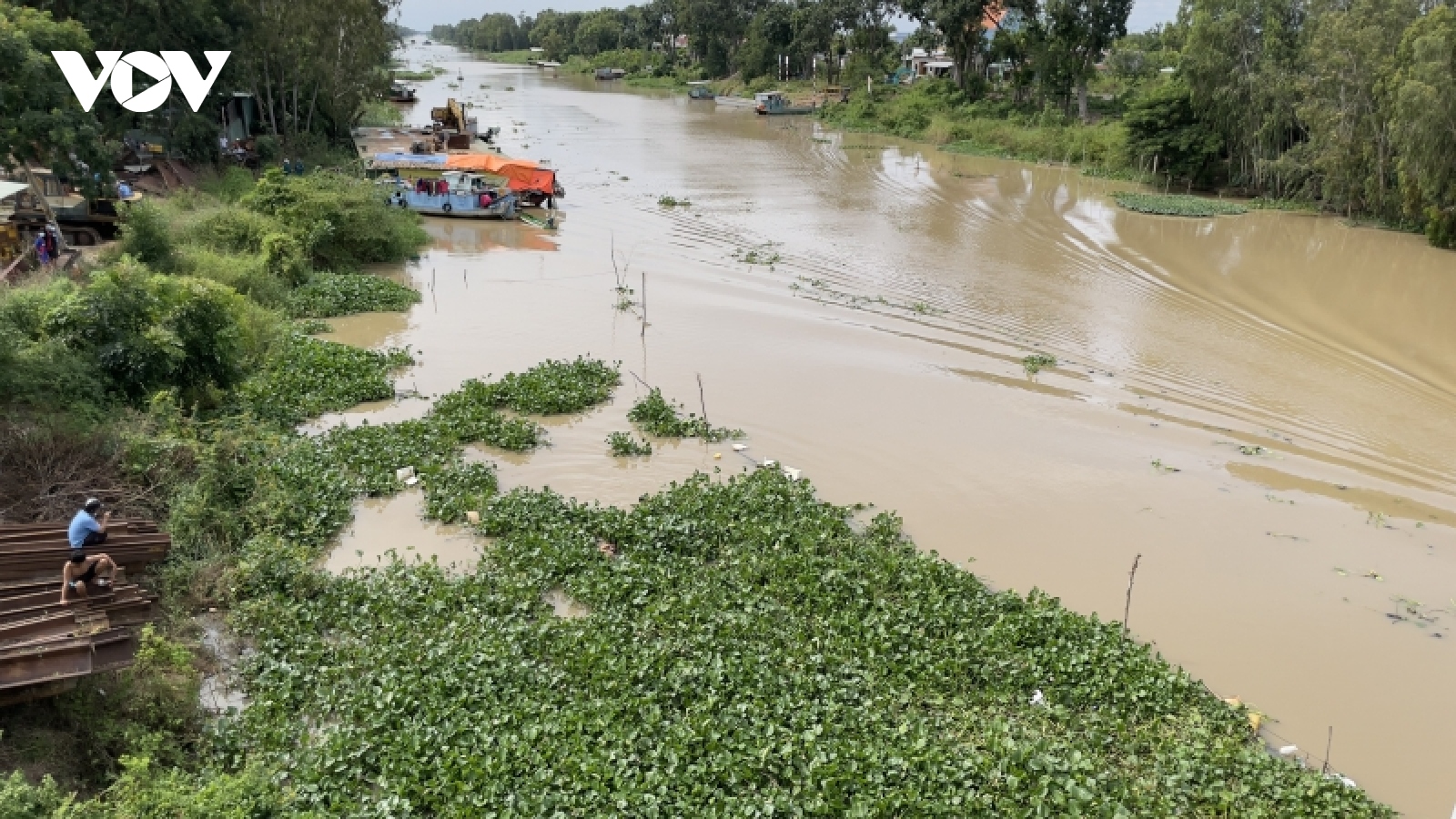 Chơi đùa trên ghe cá, bé gái 3 tuổi rơi xuống sông tử vong