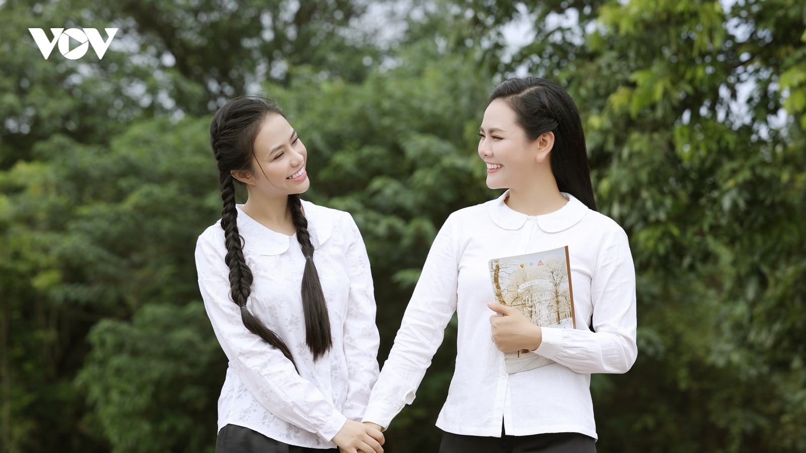 Giấc mơ làm nghề giáo giản dị của chị em Quán quân Sao Mai Lương Nguyệt Anh-Lương Hải Yến