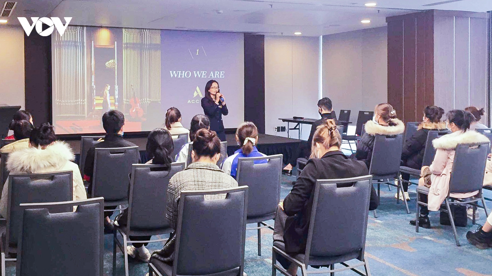 Sinh viên du lịch học thêm công nghệ, kinh doanh trực tuyến