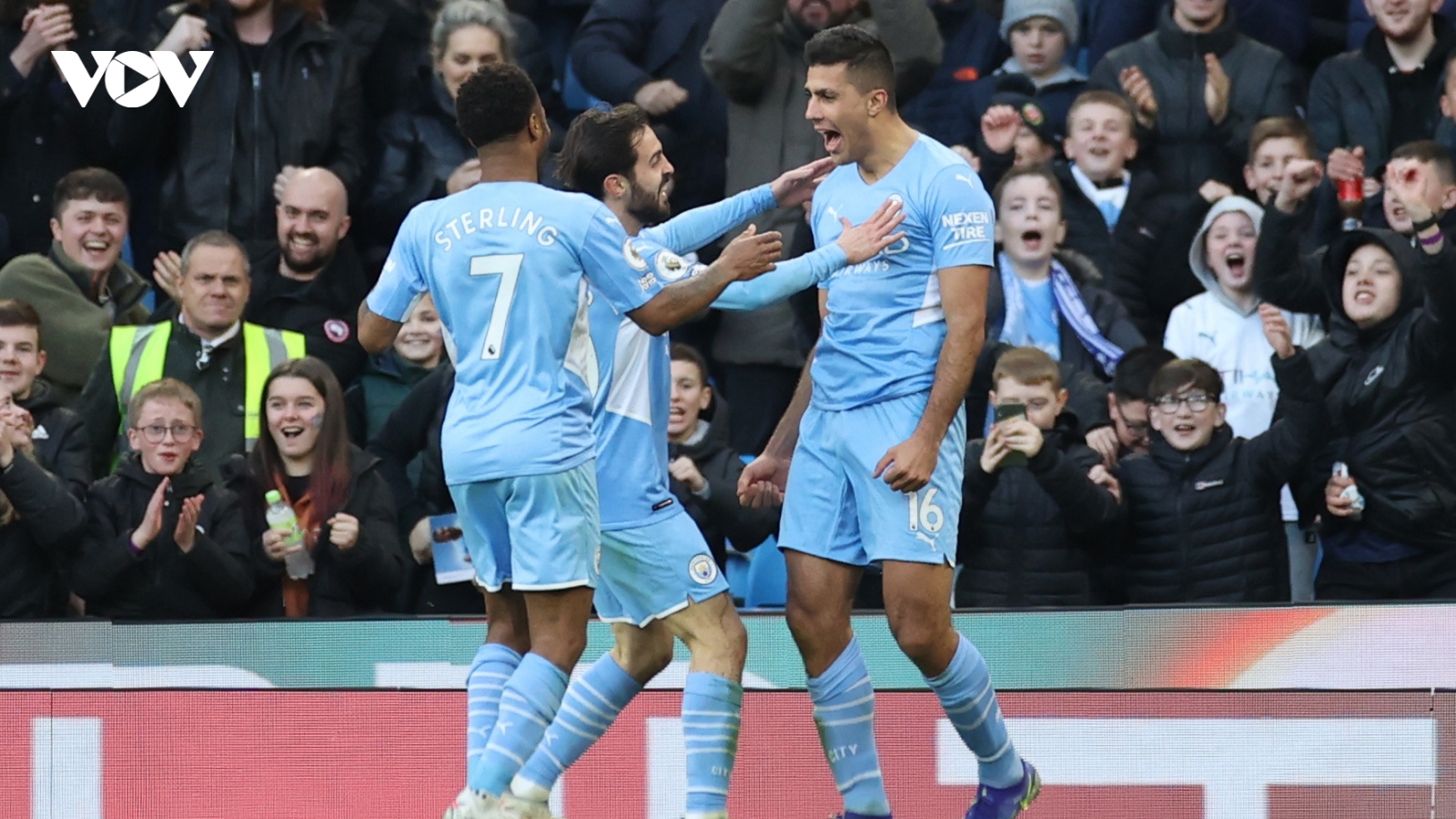 Thắng dễ Everton, Man City tiếp tục đua vô địch Ngoại hạng Anh cùng Chelsea
