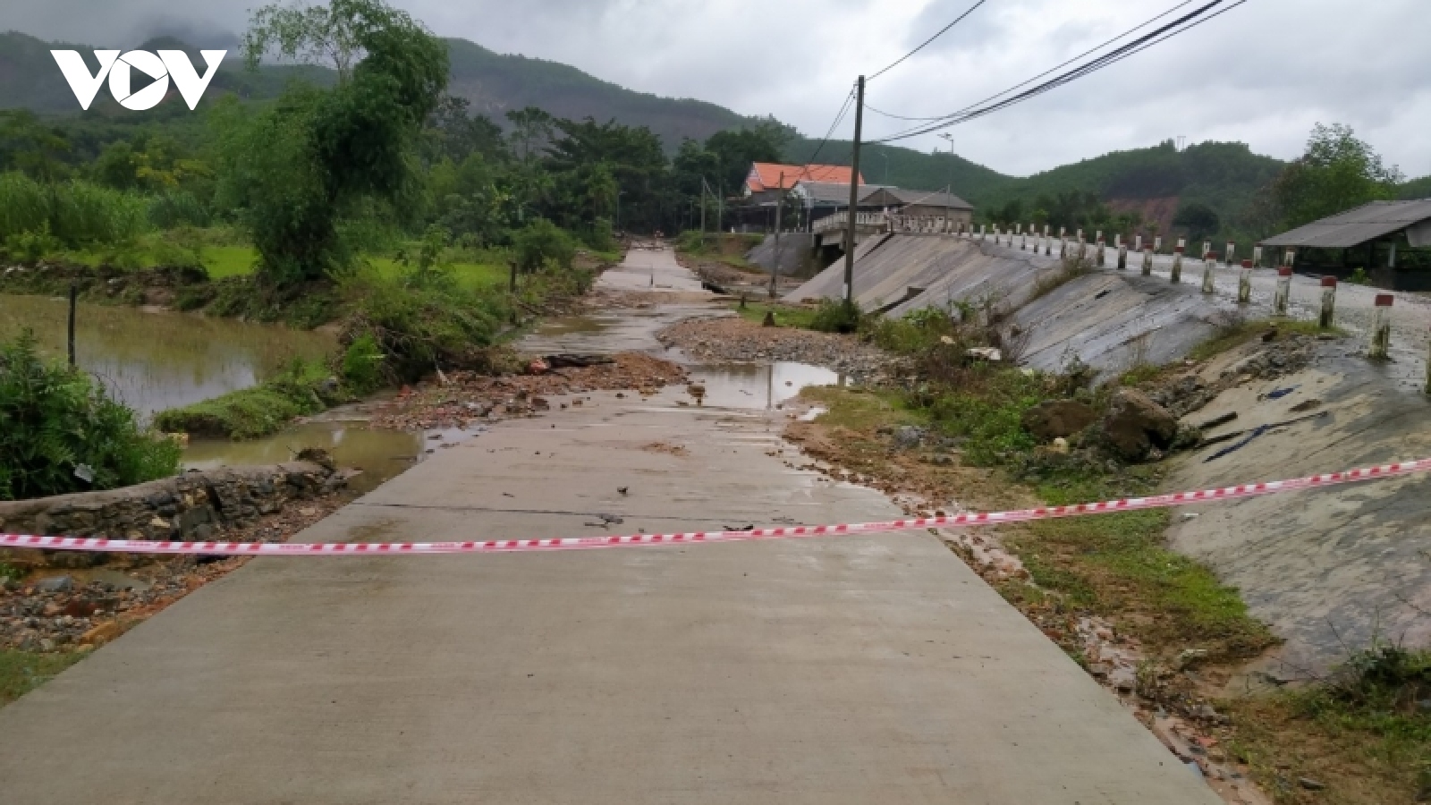 Quảng Ngãi khẩn trương khắc phục sạt lở, chủ động ứng phó mưa lớn