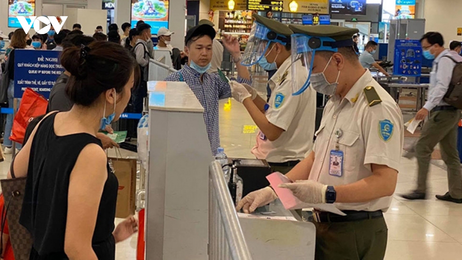 Hai sân bay Tân Sơn Nhất và Đà Nẵng được gia hạn chứng nhận an toàn phòng dịch