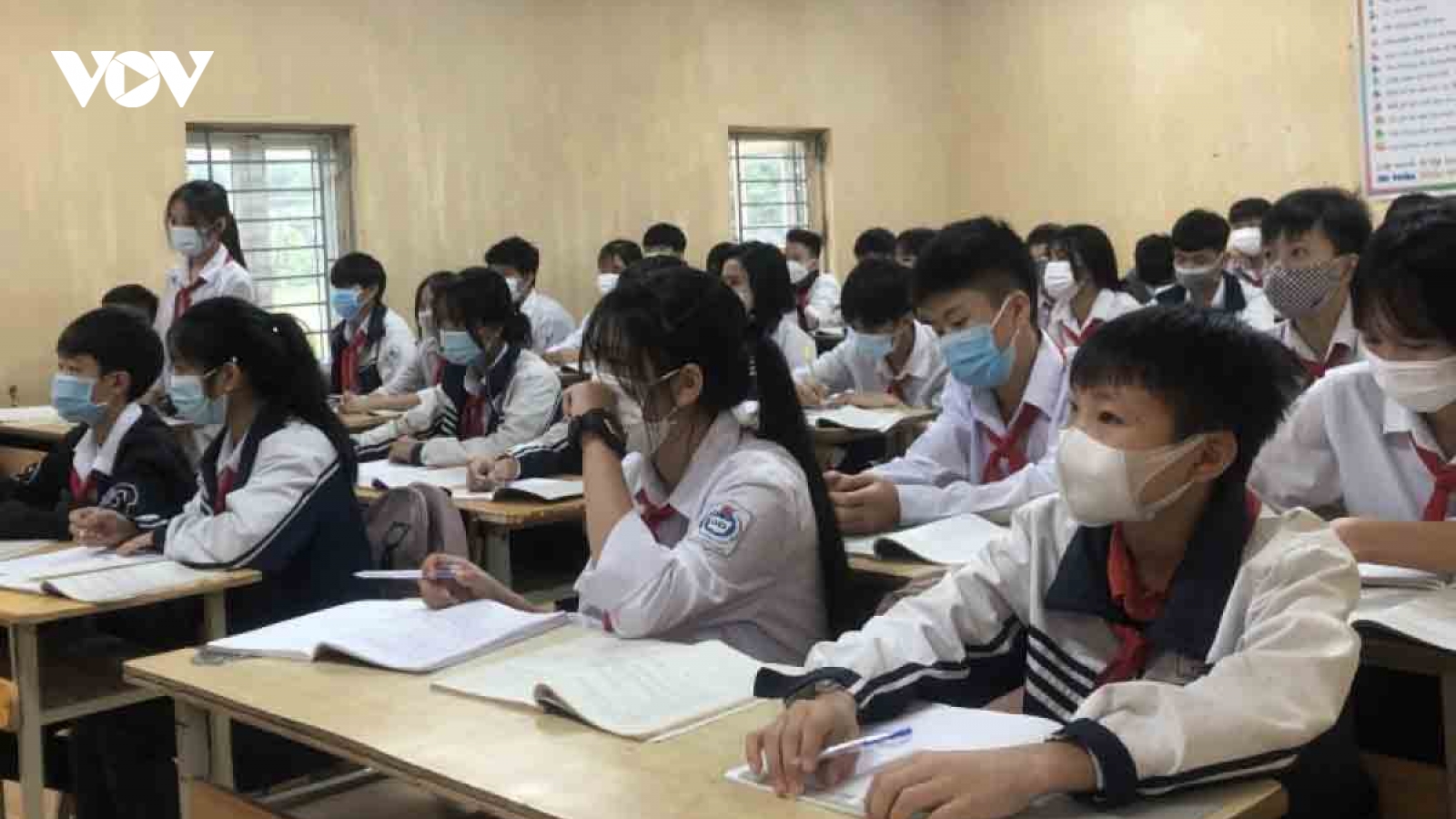 Hanoi partially resumes school learning on Nov. 22