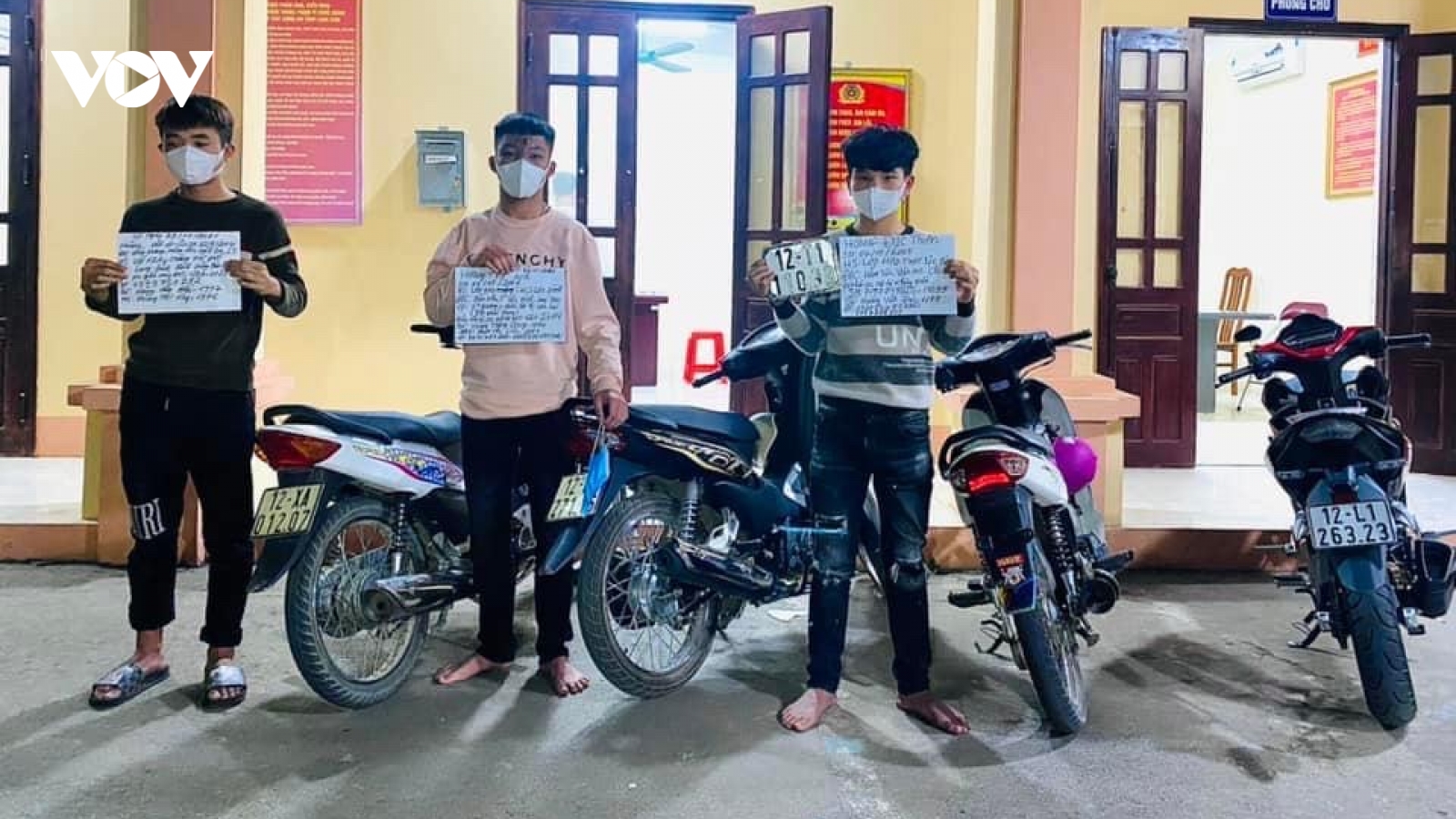 Bắt giữ nhóm thanh niên chạy xe lạng lách, đánh võng