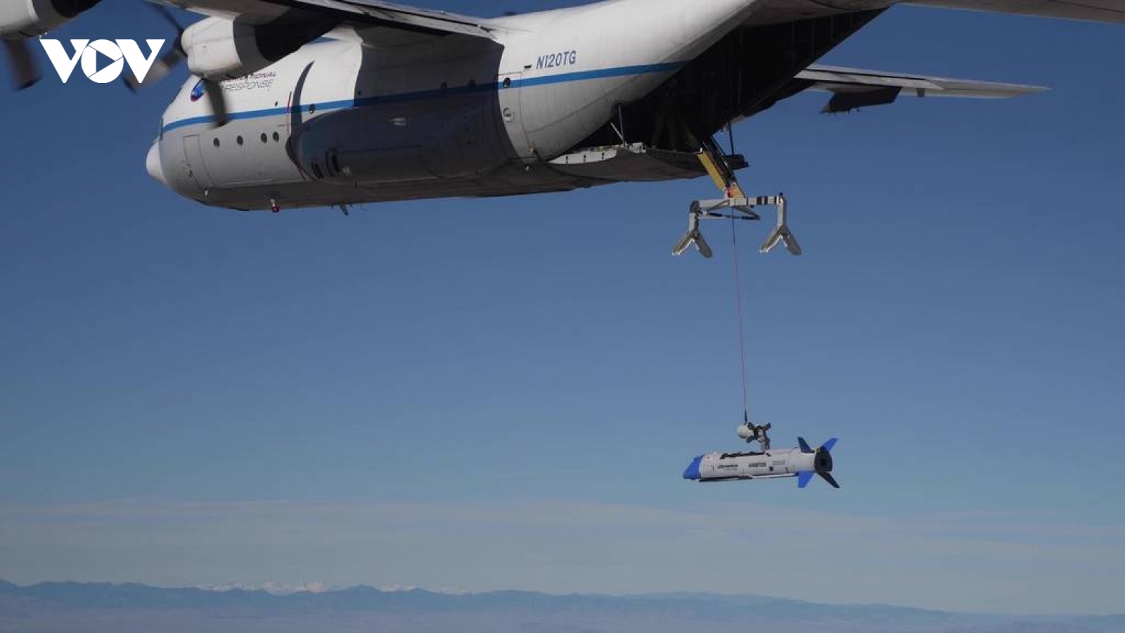 Máy bay vận tải C-130 của Mỹ lần đầu tiên thu hồi thành công UAV đang hoạt động