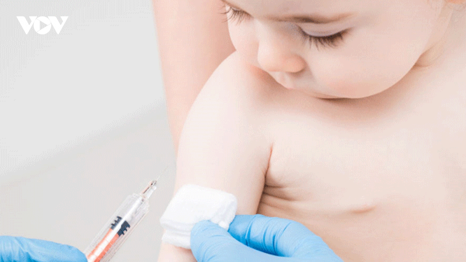 Bộ Y tế chỉ đạo xử lý vụ tiêm nhầm vaccine ngừa COVID-19 cho trẻ sơ sinh ở Hà Nội