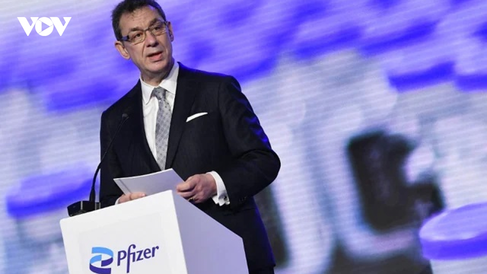 "Tổng Giám đốc hãng vaccine Pfizer bị FBI bắt" là tin giả