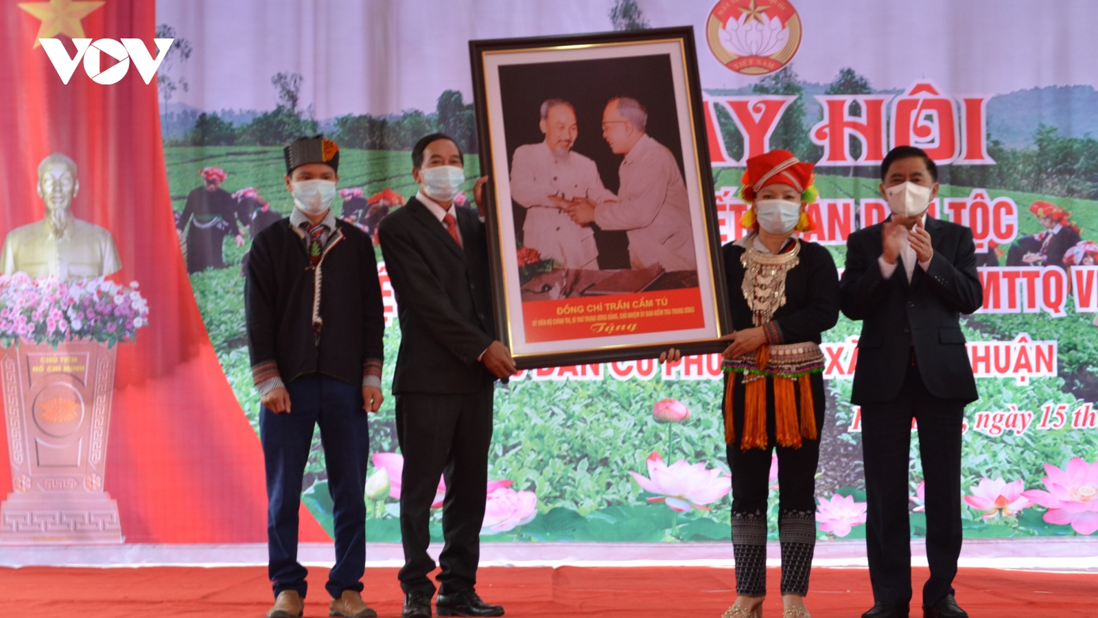Ông Trần Cẩm Tú dự Ngày hội Đại đoàn kết tại Lào Cai