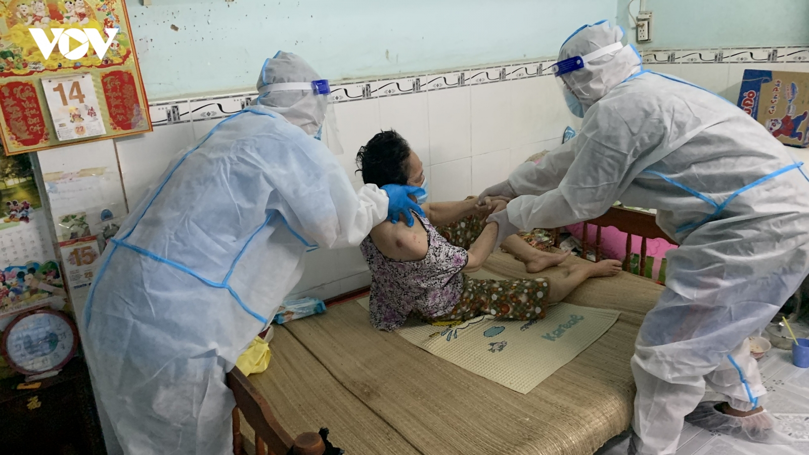 TP.HCM yêu cầu ngành y tế sẵn sàng thiết lập bệnh viện dã chiến điều trị COVID-19