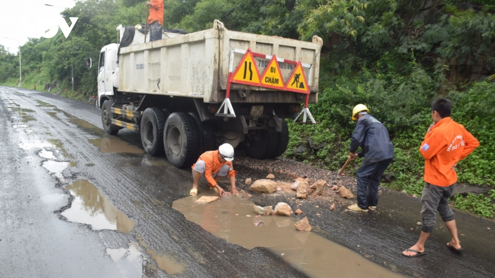 Phú Yên: Vẫn còn 35.000 m2 mặt đường hư hỏng