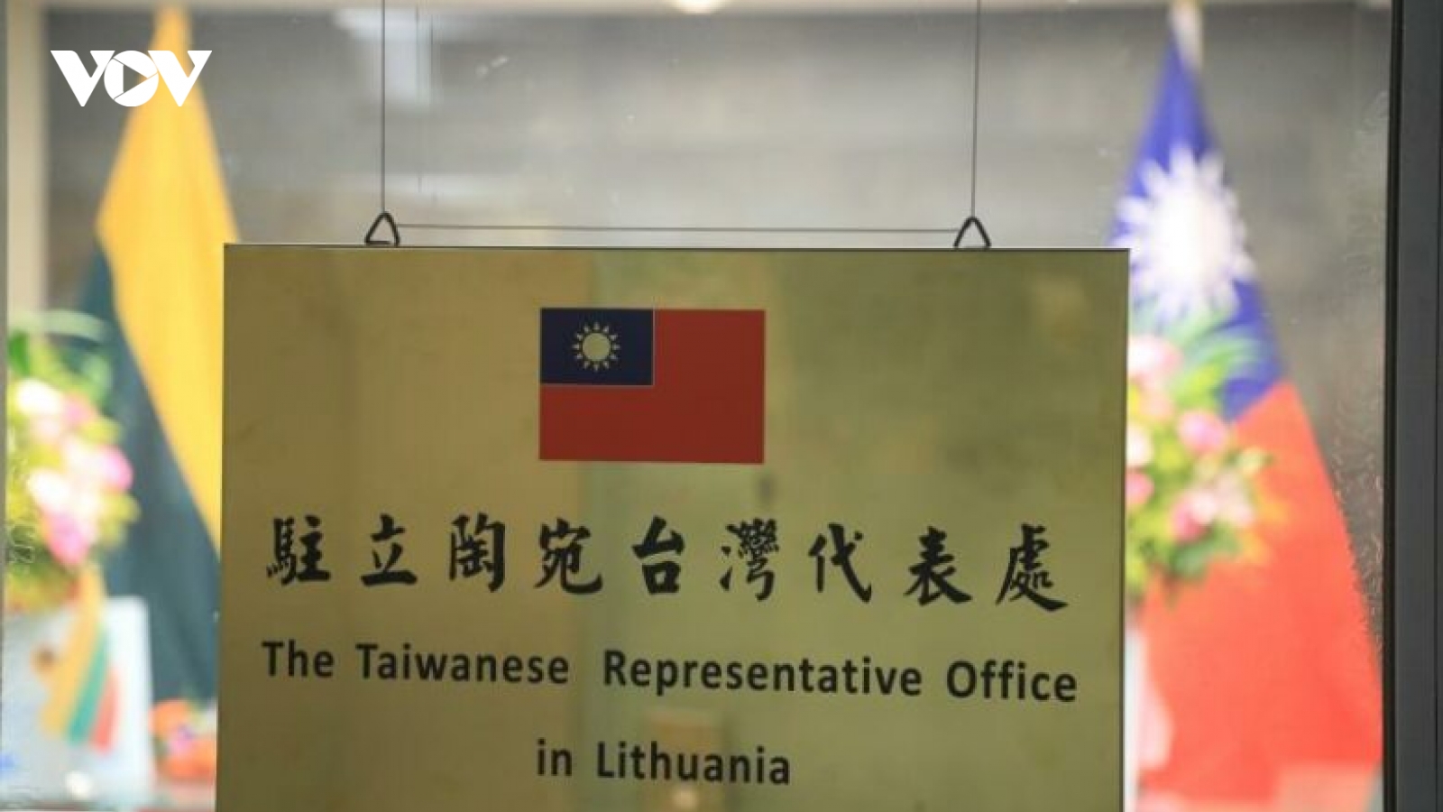 Trung Quốc giáng cấp quan hệ ngoại giao với Litva