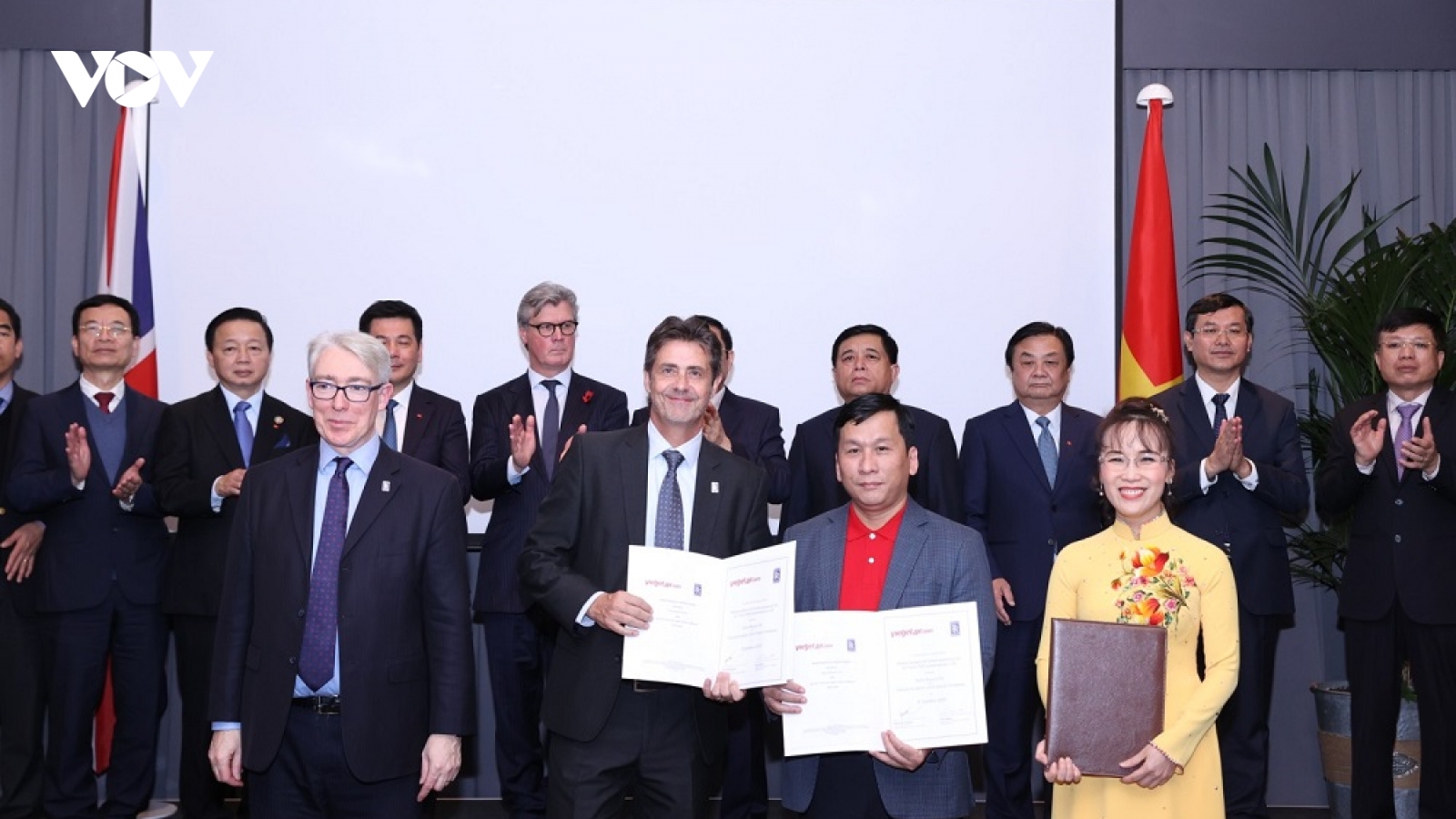 Rolls-Royce và Vietjet ký thoả thuận cung cấp động cơ tàu bay hiện đại trị giá 400 triệu USD