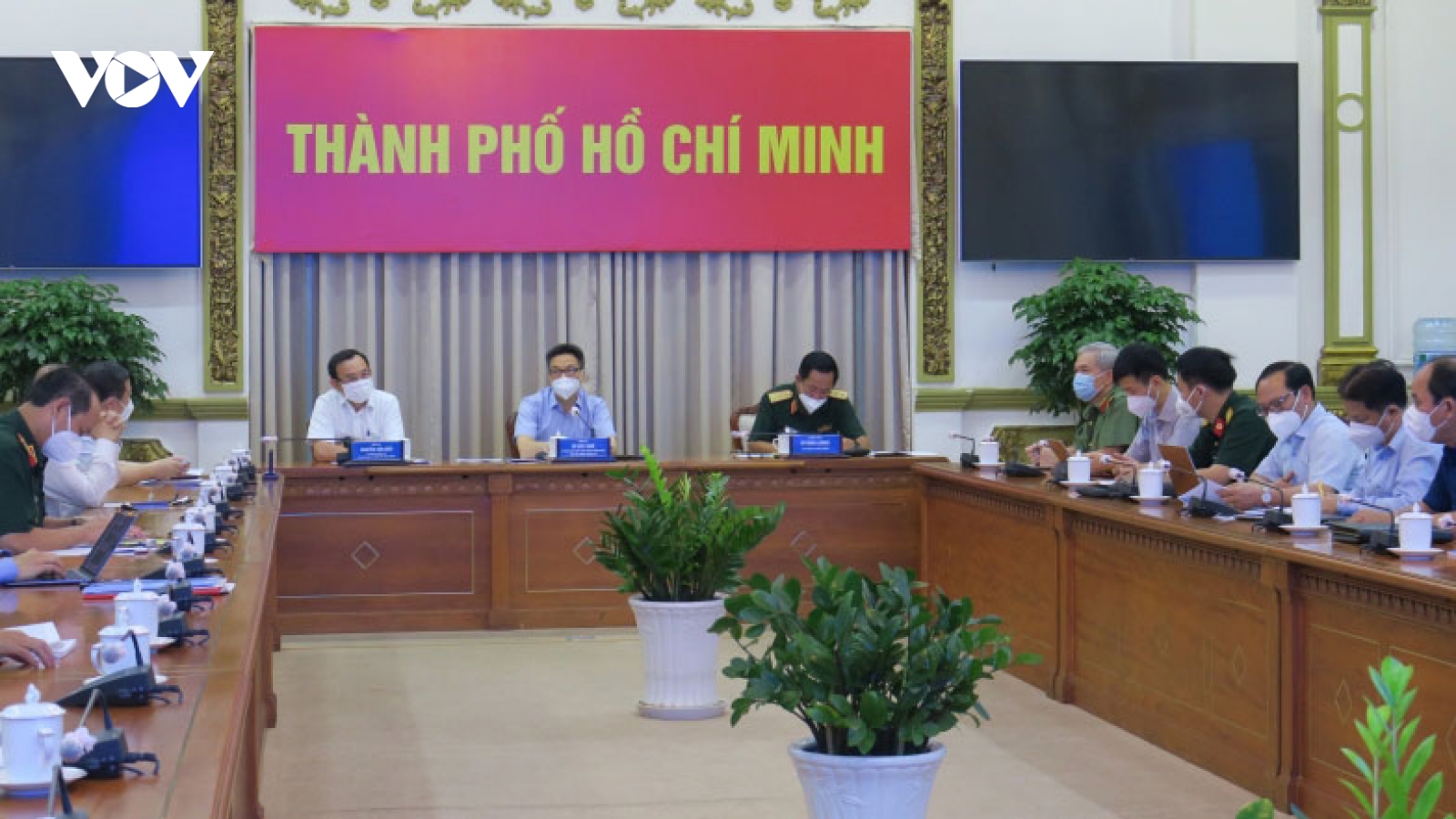 Phó Thủ tướng Vũ Đức Đam: Đi từng ngõ, gõ từng nhà, rà từng người chưa tiêm vaccine