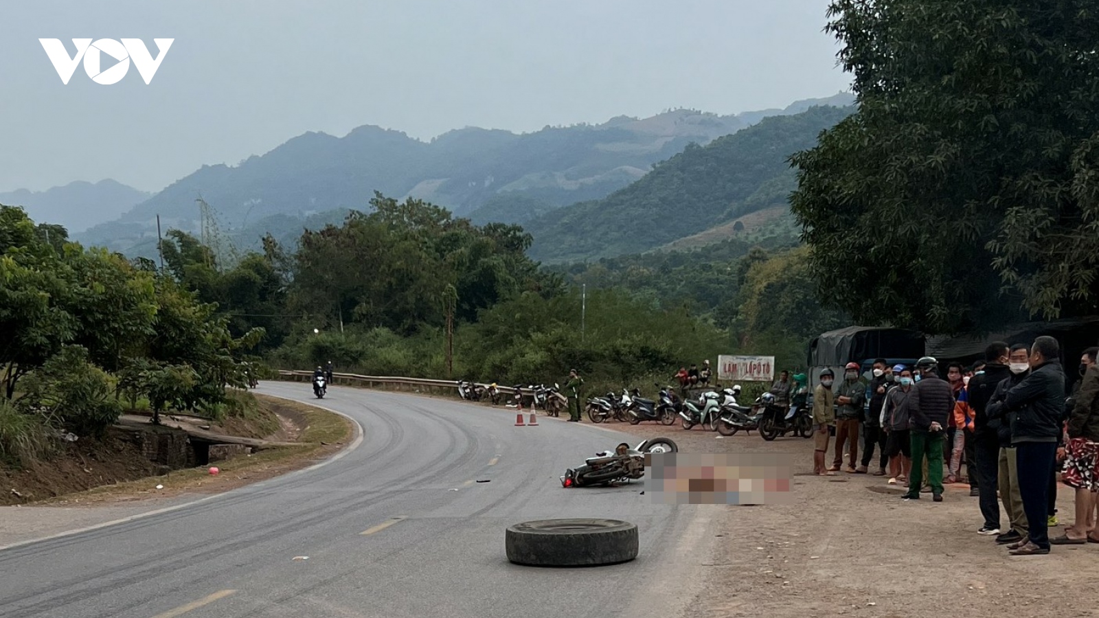 Người đàn ông tự ngã ra đường, bị ô tô đâm tử vong trên Quốc lộ 6